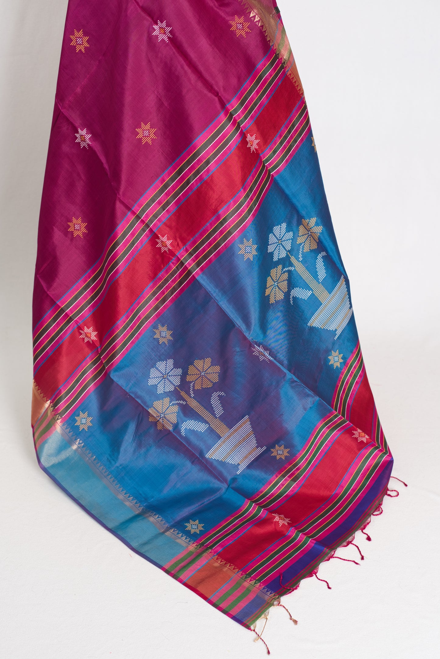 Sandhya : Lightweight Bishnupur Katan Silk Saree in Purple and Blue image 4