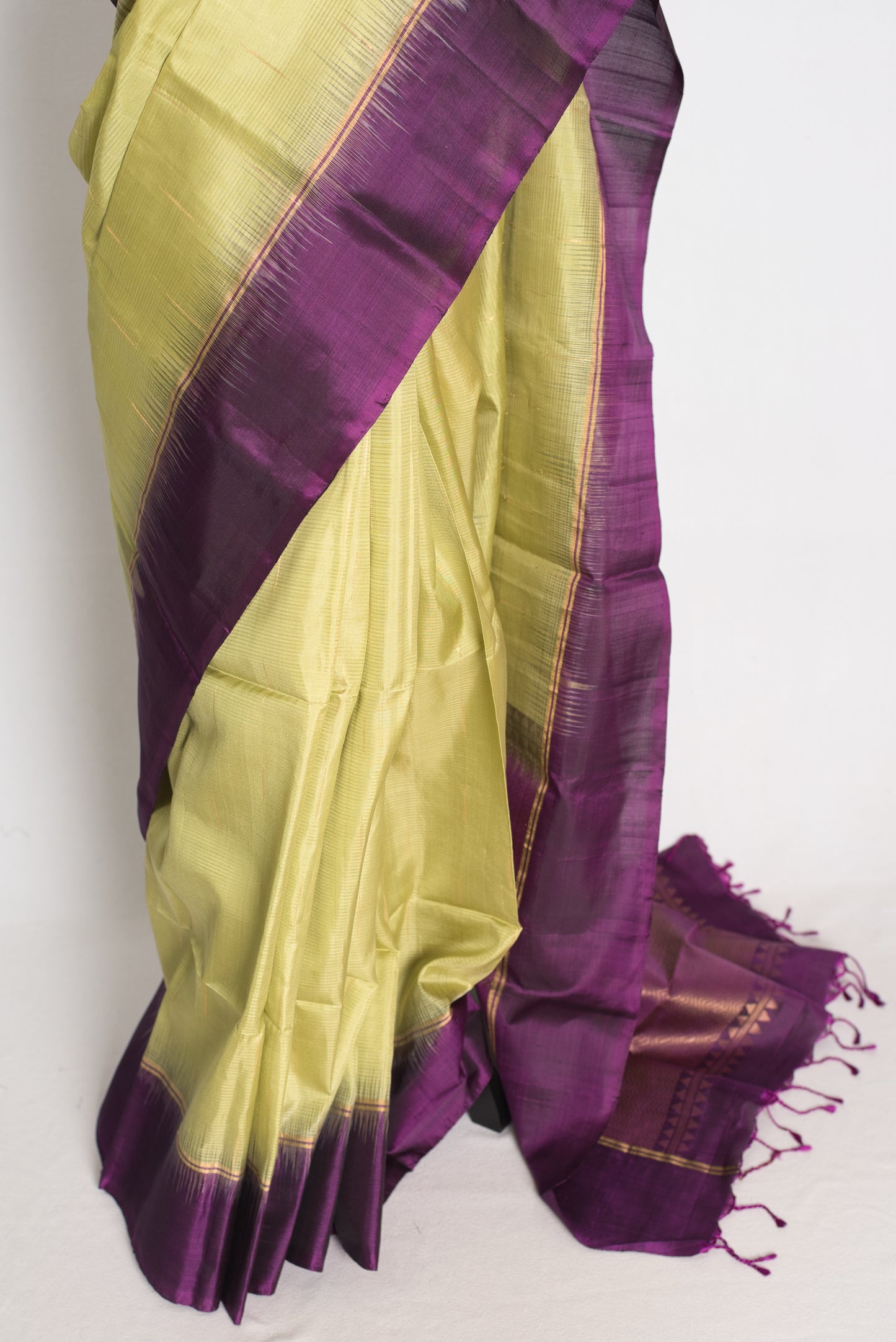 Ila : Lime Green and Deep Purple Lightweight Kanjivaram Silk Saree image 5