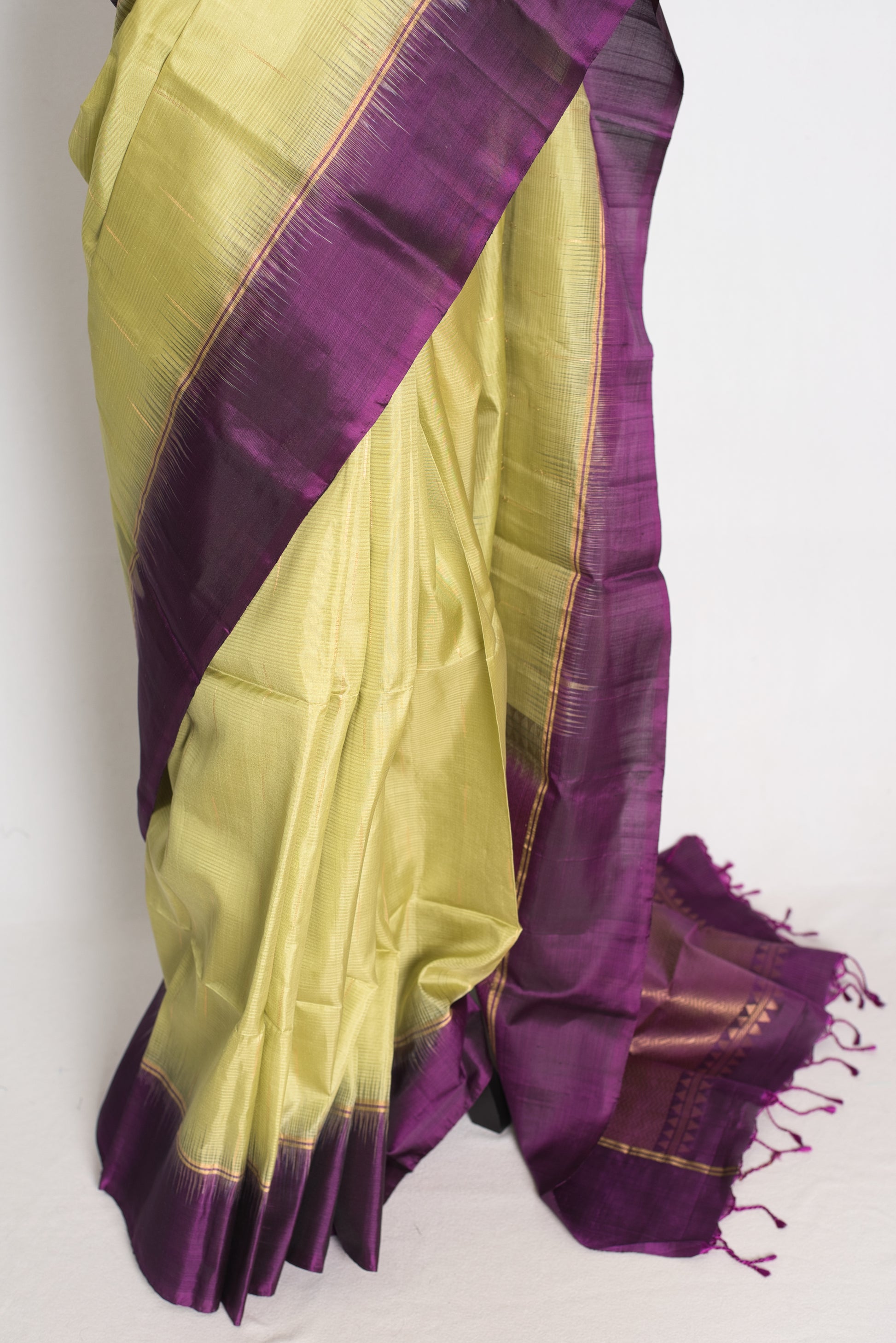 Ila : Lime Green and Deep Purple Lightweight Kanjivaram Silk Saree image 5