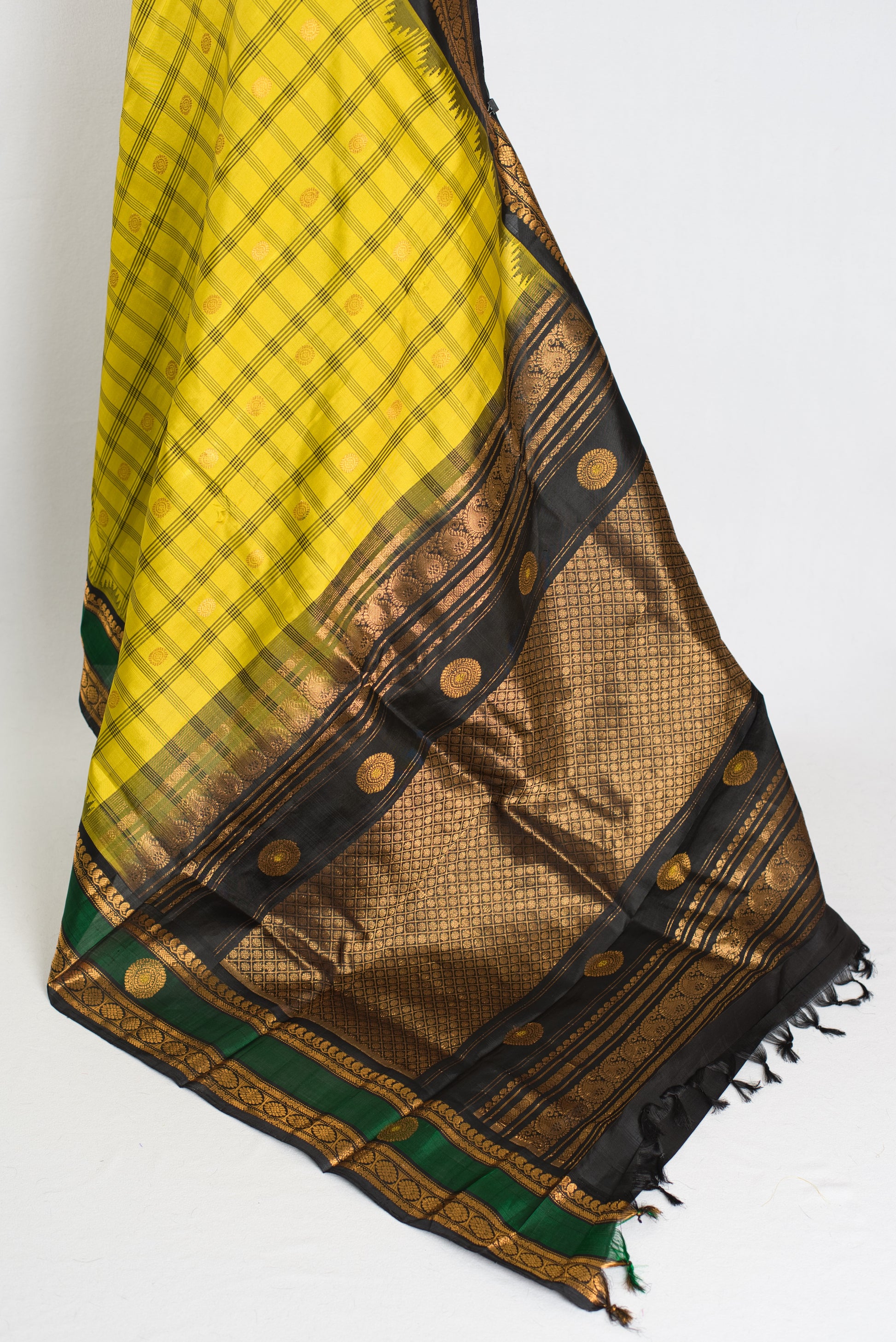 Brinda : Exclusive Checks Kanji Gadwal Silk Saree in Pineapple Green and Black image 4