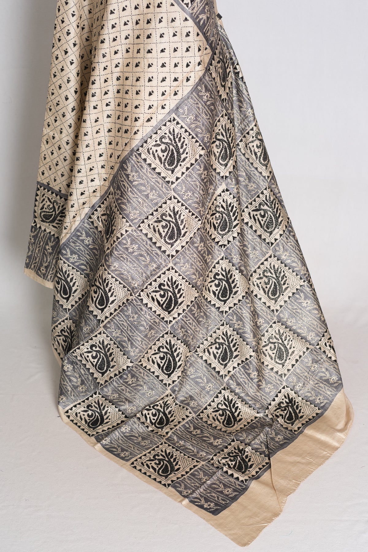 Rhythm : Beige Hand Embroidery Kantha Stitch Gachi Tussar Silk Saree image 4