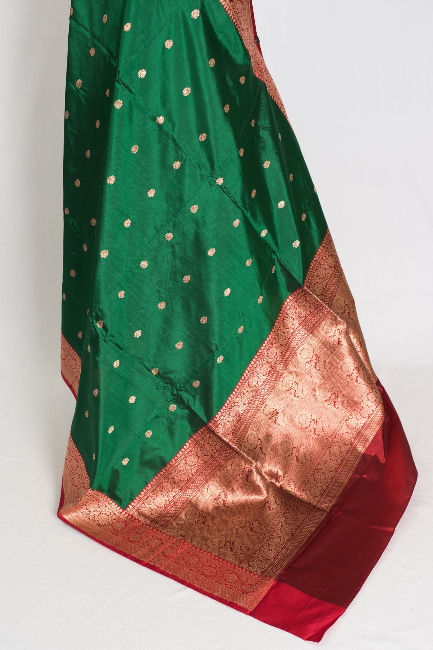 Saira : Certified Silk Banarasi Saree in Green and Dark Red image 3