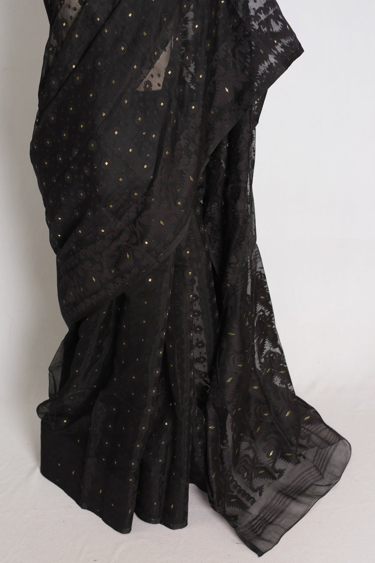 Koli : Midnight Black and Gold Soft Blended Cotton Bengali Jamdani Saree image 5
