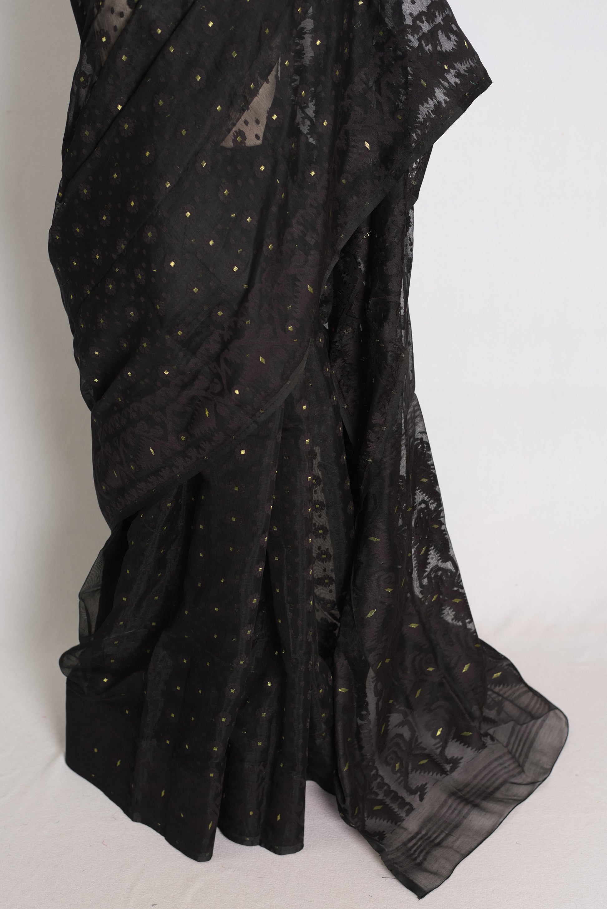 Koli : Midnight Black and Gold Soft Blended Cotton Bengali Jamdani Saree image 5