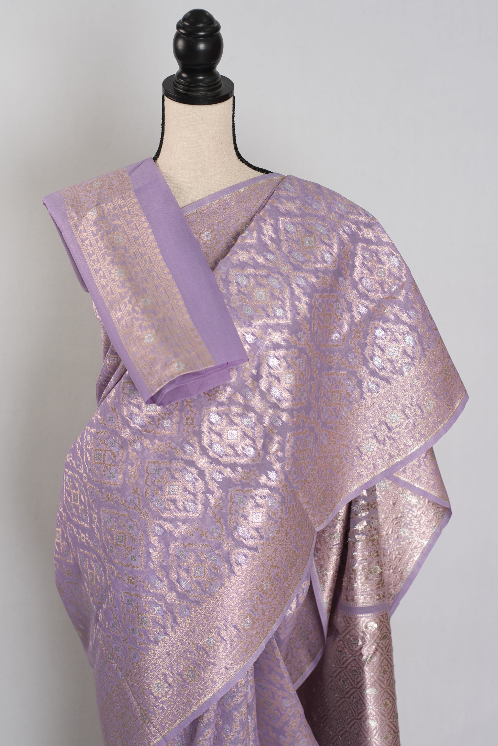 Nandini: Mauve & Gold Cotton Silk Jamdani Banarasi Saree image 2