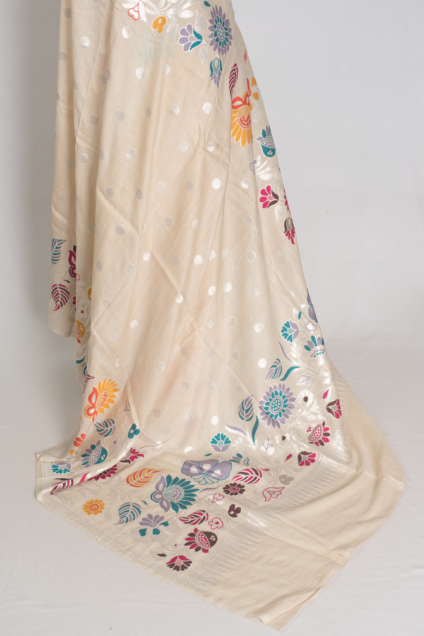 Afrin : Beige Tussar Georgette Banarasi Saree with Paithani Minakari Border image 3