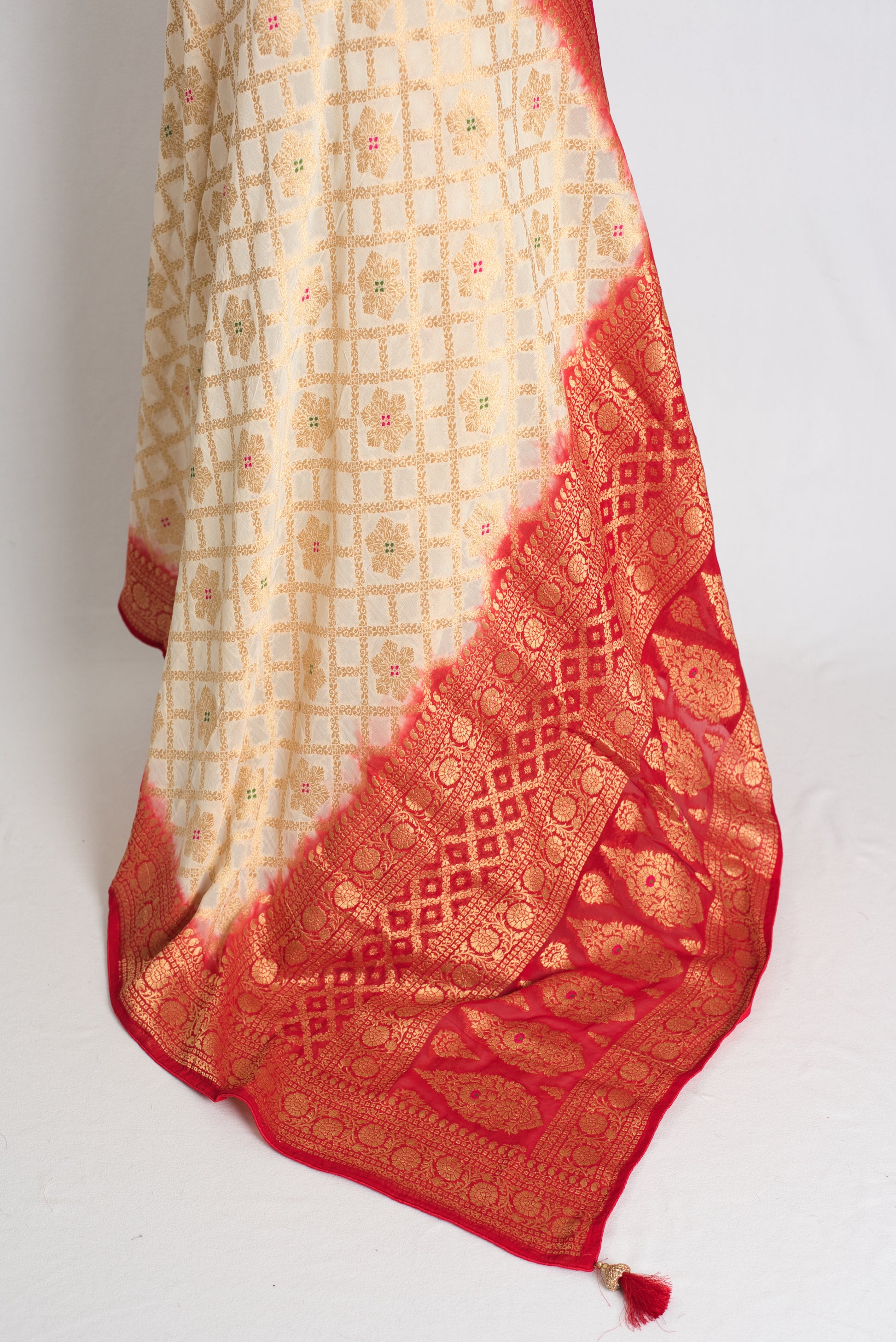 Anuya : White and Red Crepe Georgette Banarasi Saree image 3