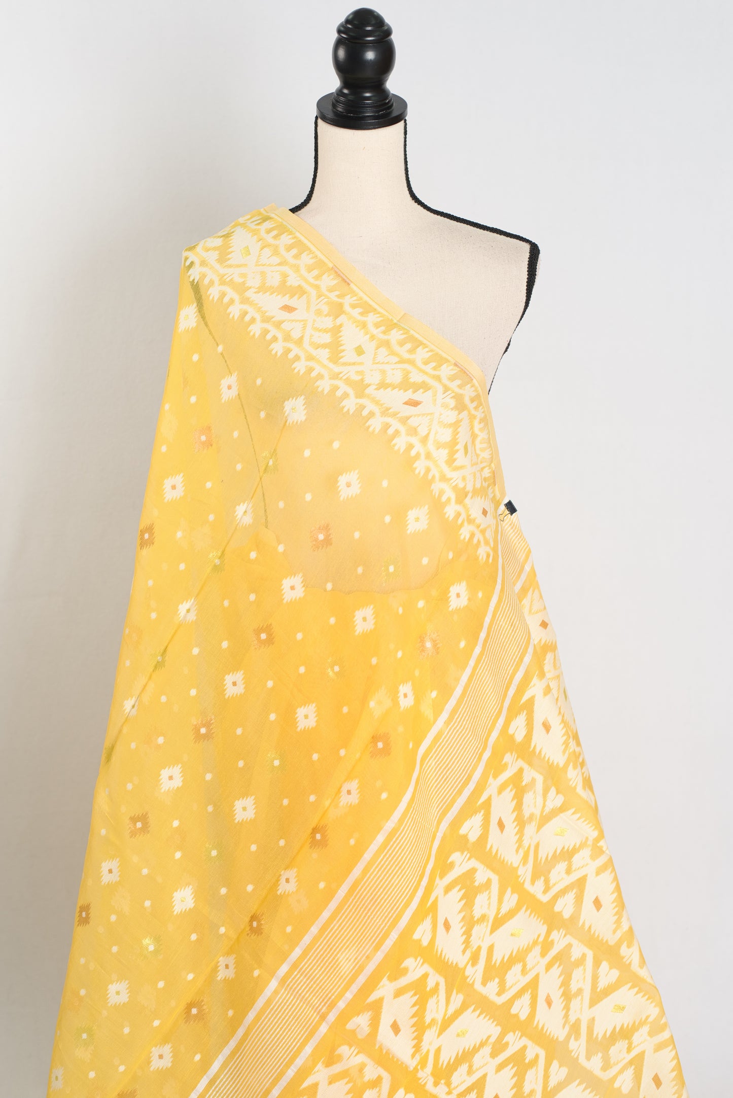 Giri : Soft Yellow and White Blended Soft Cotton Jamdani Bengali Saree image 3