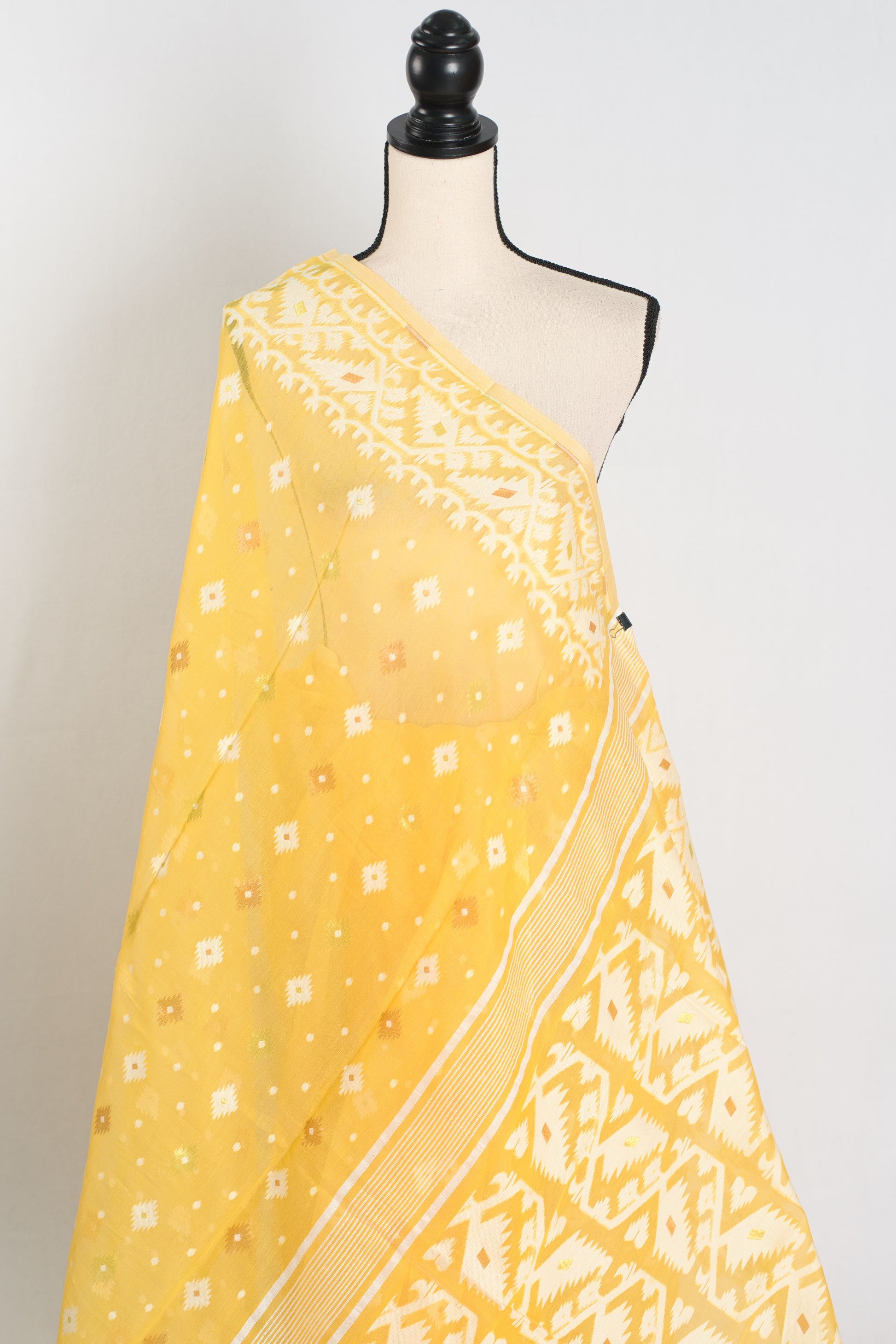 Giri : Soft Yellow and White Blended Soft Cotton Jamdani Bengali Saree image 3