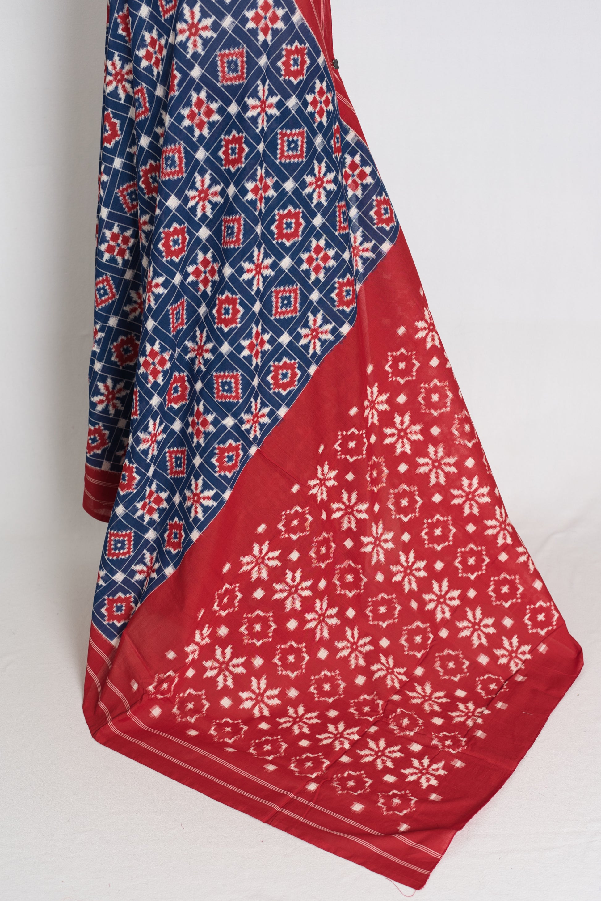 Tia Blue and Red Telia Rumal Handwoven Pochampally Double Ikat Pure Cotton Saree image 3