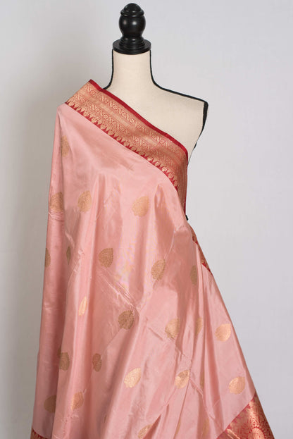 Gouri : Certified Katan Silk Banarasi Saree in Dusty Pink and Red image 3
