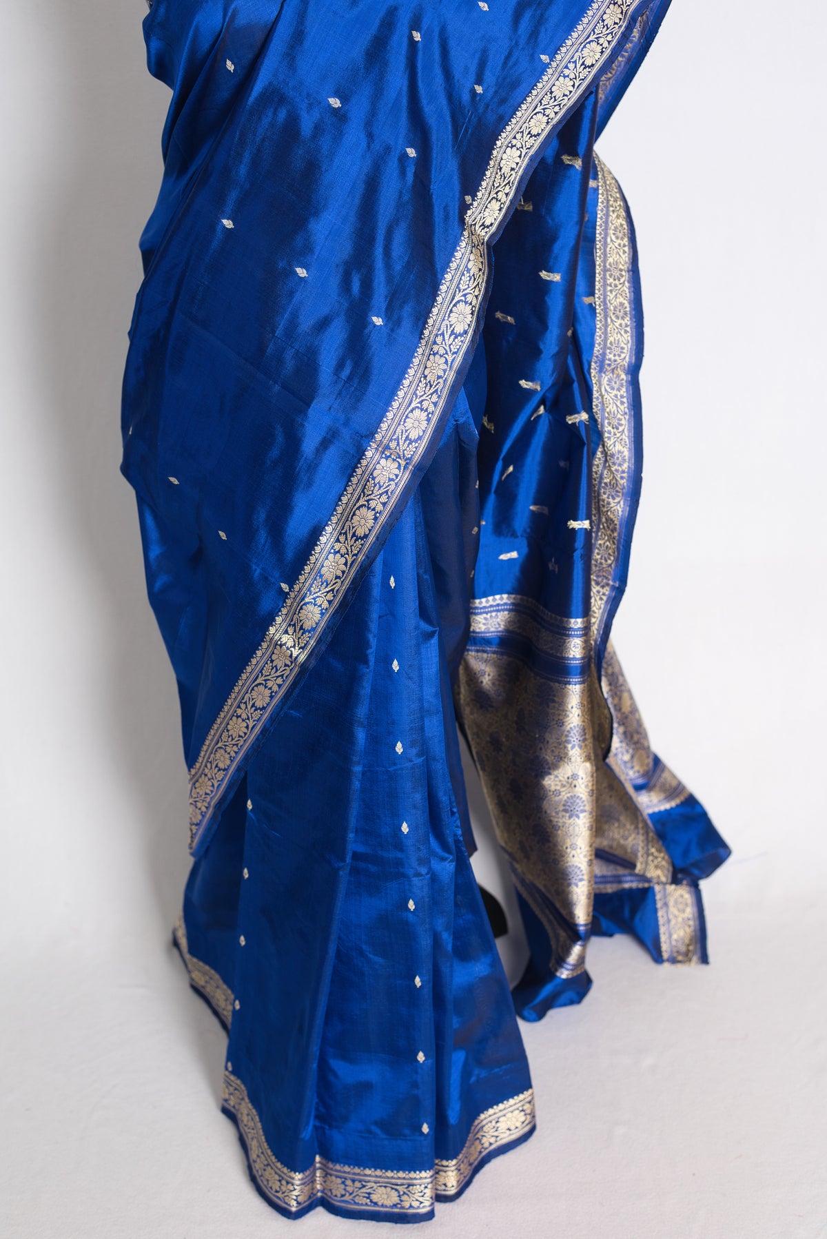 Mrinal: Dark Blue Pure Katan Banarasi Silk Saree image 6