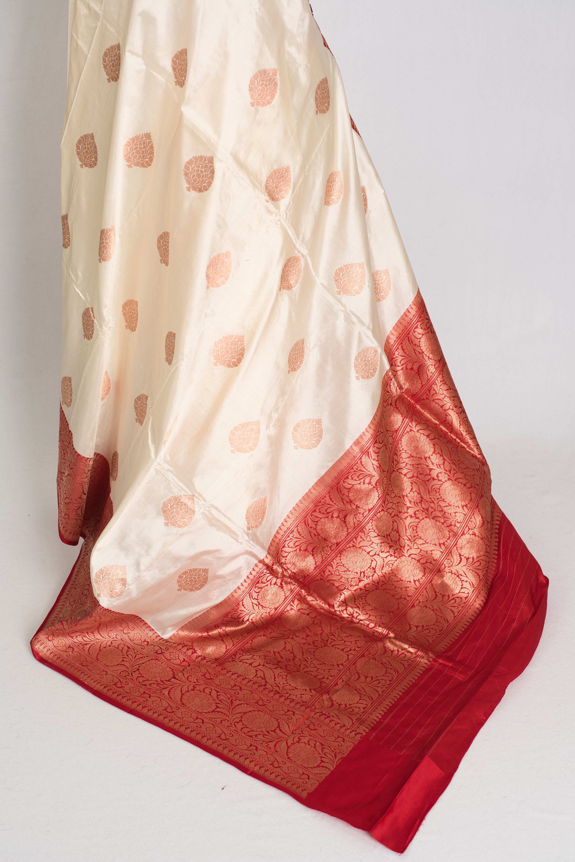 Bani : Certified Katan Silk Banarasi Saree in Cream and Red image 3