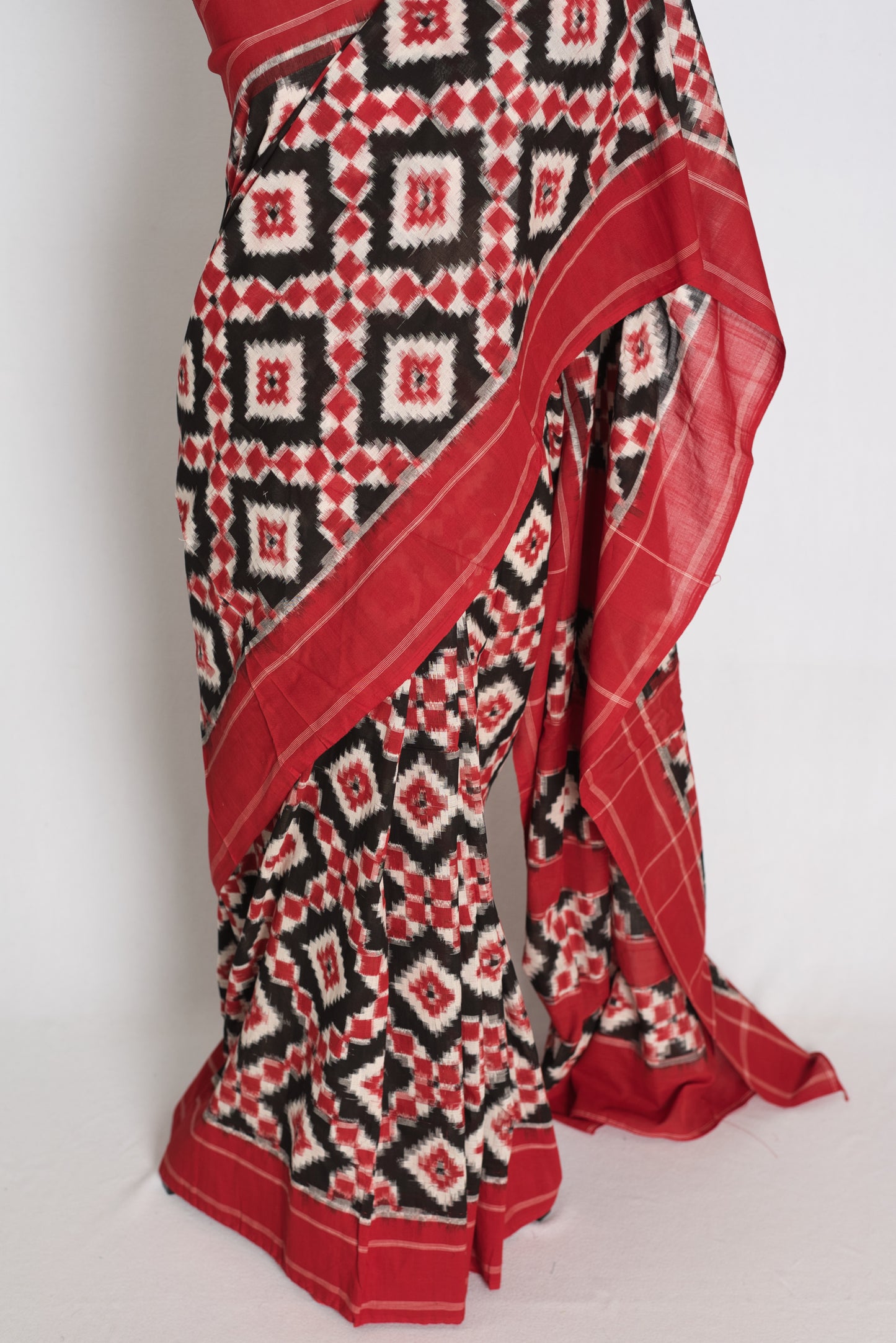 Priya : Black and Red Telia Rumal Pochampally Double Ikat Pure Cotton Saree image 5