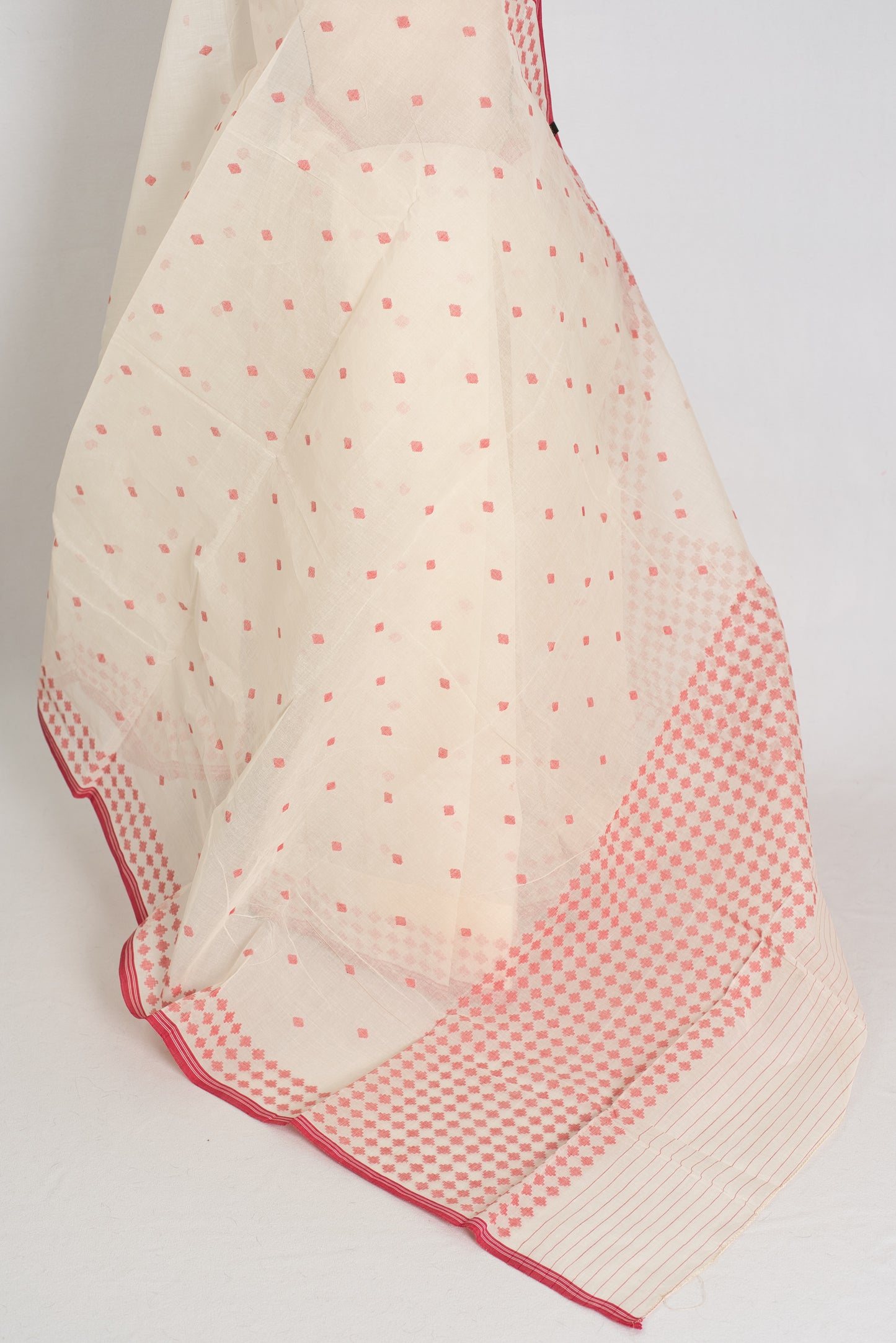 Jamini | Traditional White & Red Bengal Cotton Jamdani Saree image 2