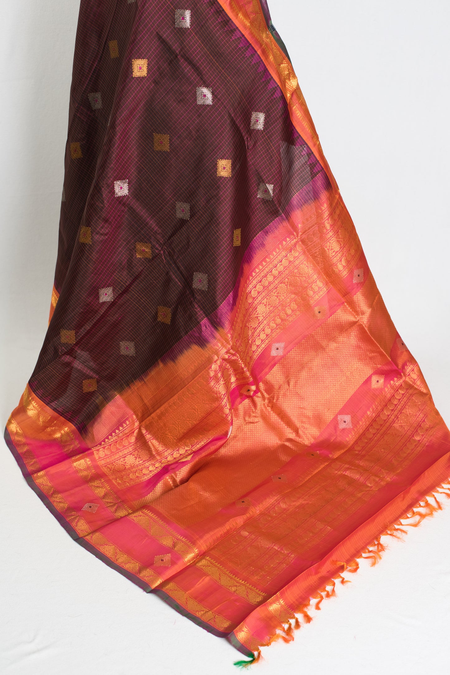 Mrinal : Exclusive Checks Kanji Gadwal Silk Saree in Coffee Brown image 3