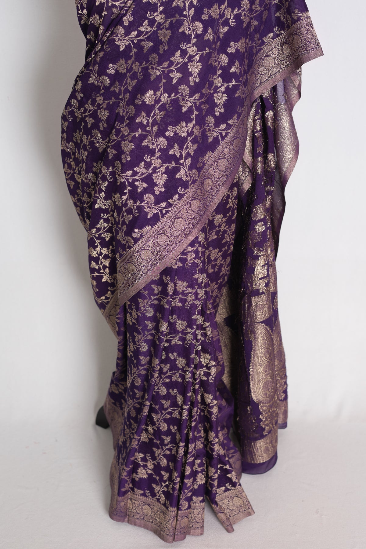 Afrin: Purple and Gold Semi Georgette Jaal Banarasi Saree image 6