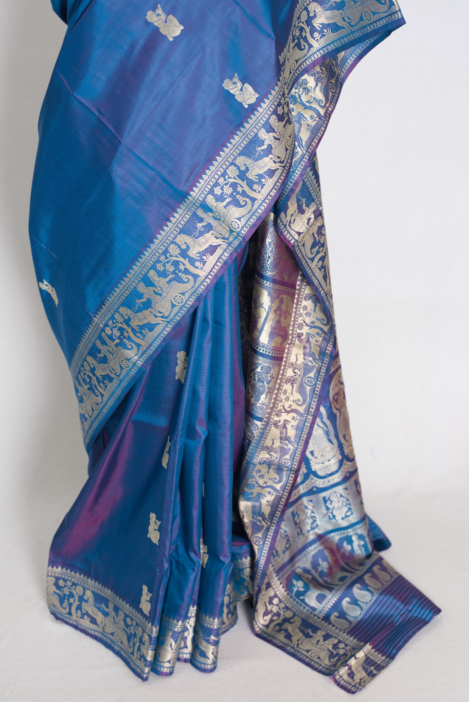 Arpita | Peacock Blue and Cream Handwoven Baluchari Silk Saree image 5