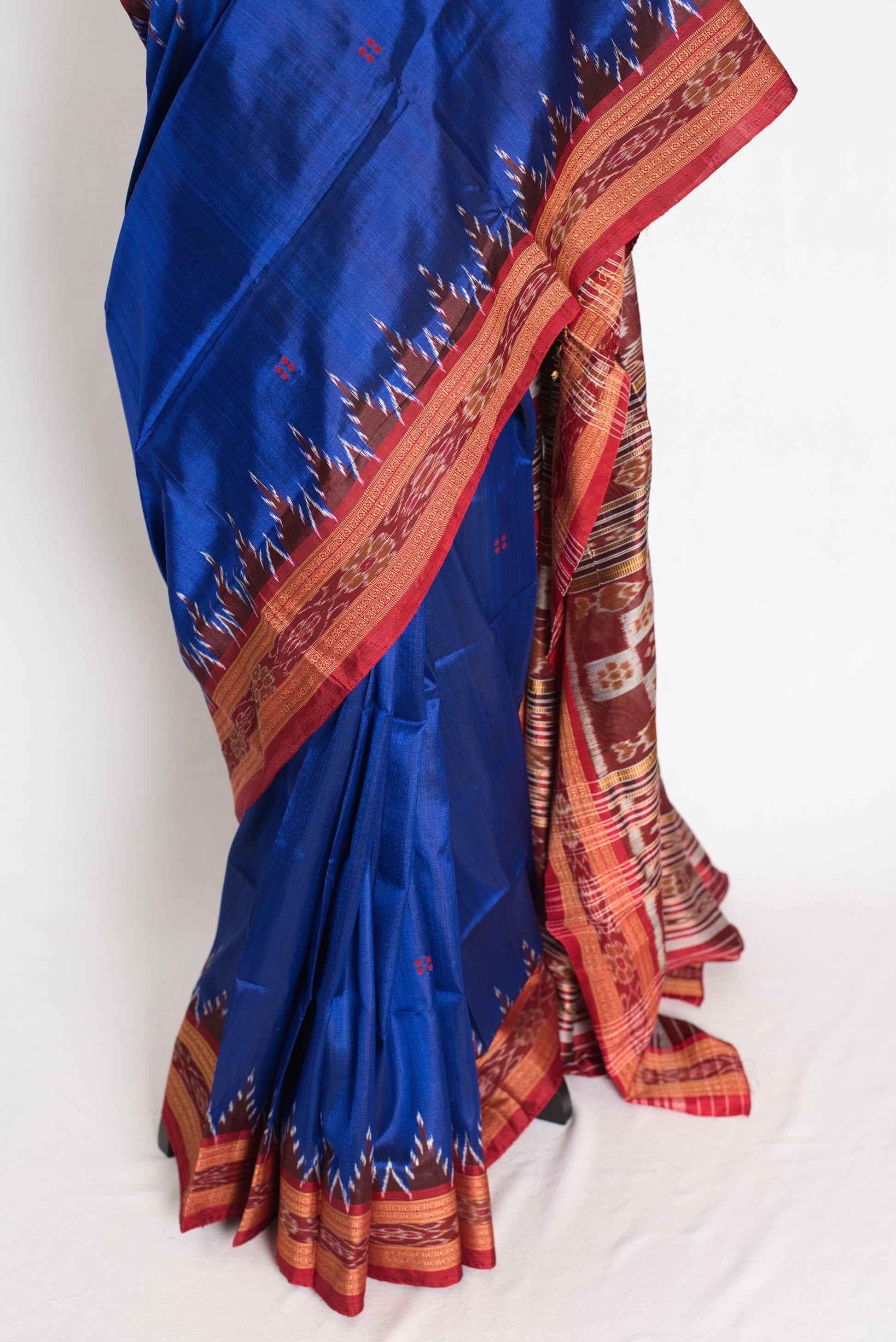 Mira : Silk Mark Certified Khandua Silk Odisha Saree in Blue and Red image 4