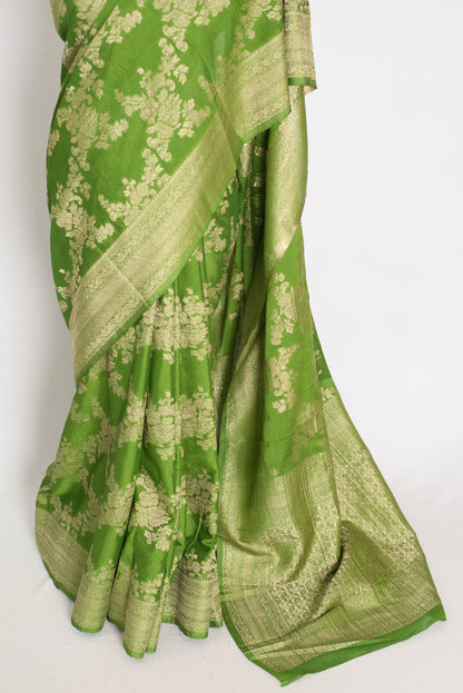 Rashmi:  Green & Gold Semi Crepe Georgette Banarasi Saree image 6