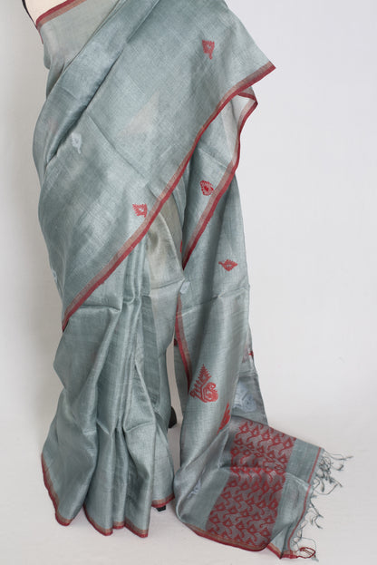 Benu: Grey & Red Bengal Tussar Silk Saree | Intricate Jamdani Weaving image 5