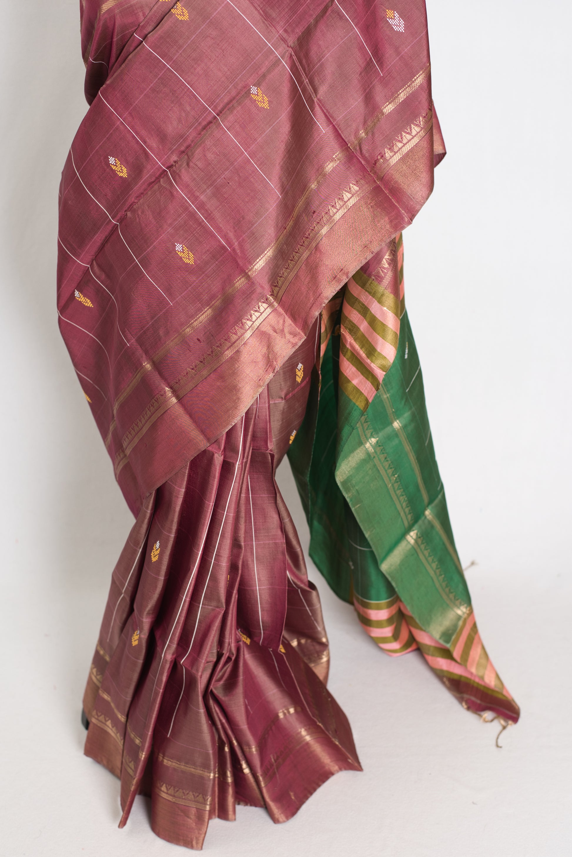 Basanti : Bishnupur Katan Silk Checks Kalakshetra Saree in Brown and Green image 5