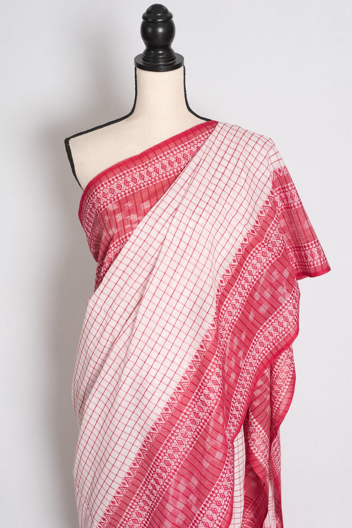 Bhumi: White and Red Kotki Border Checks Soft Cotton Dhaniakhali Saree image 2