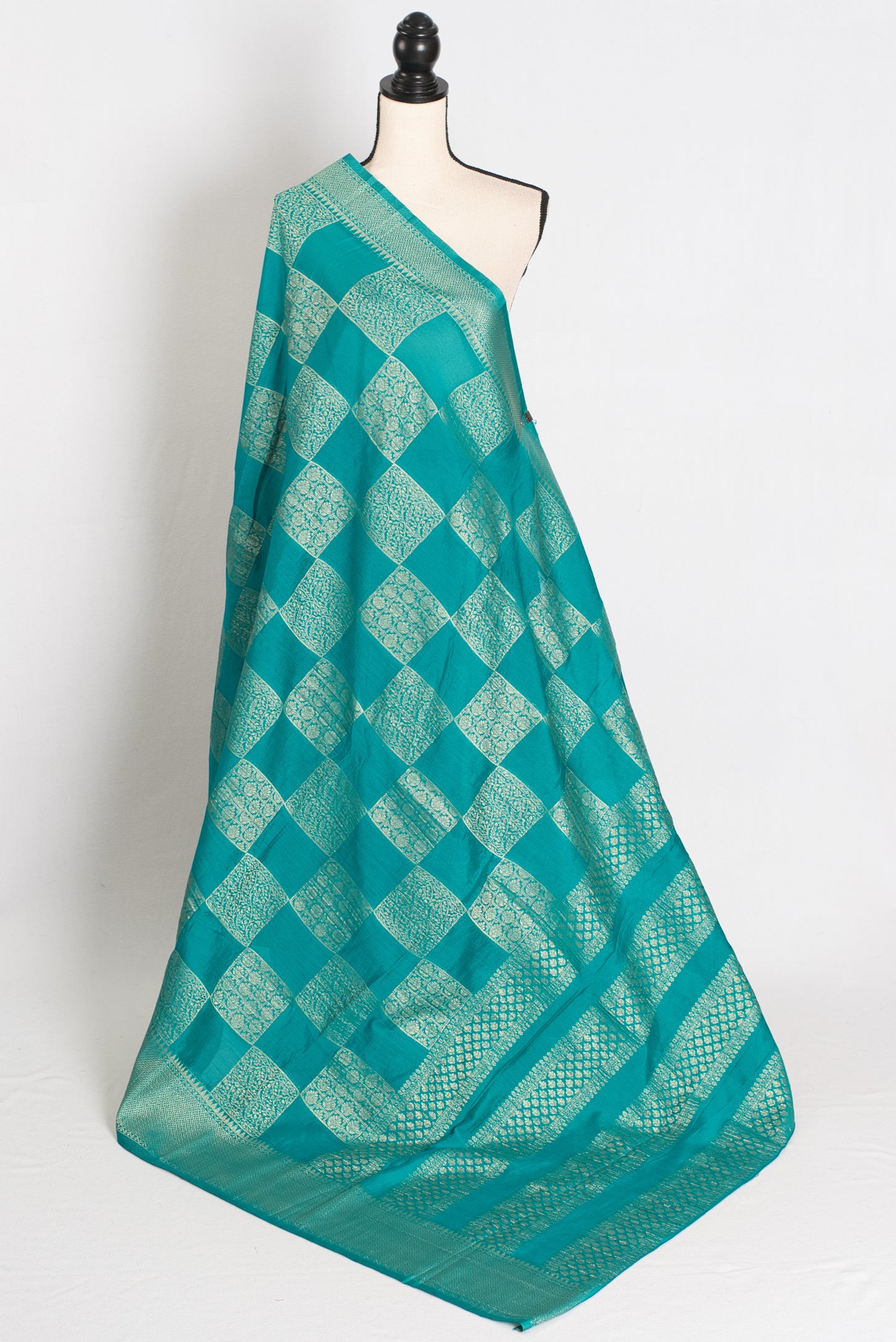 Rama : Green Semi Crepe Georgette Banarasi Saree with Designer Gold Zari Work image 1