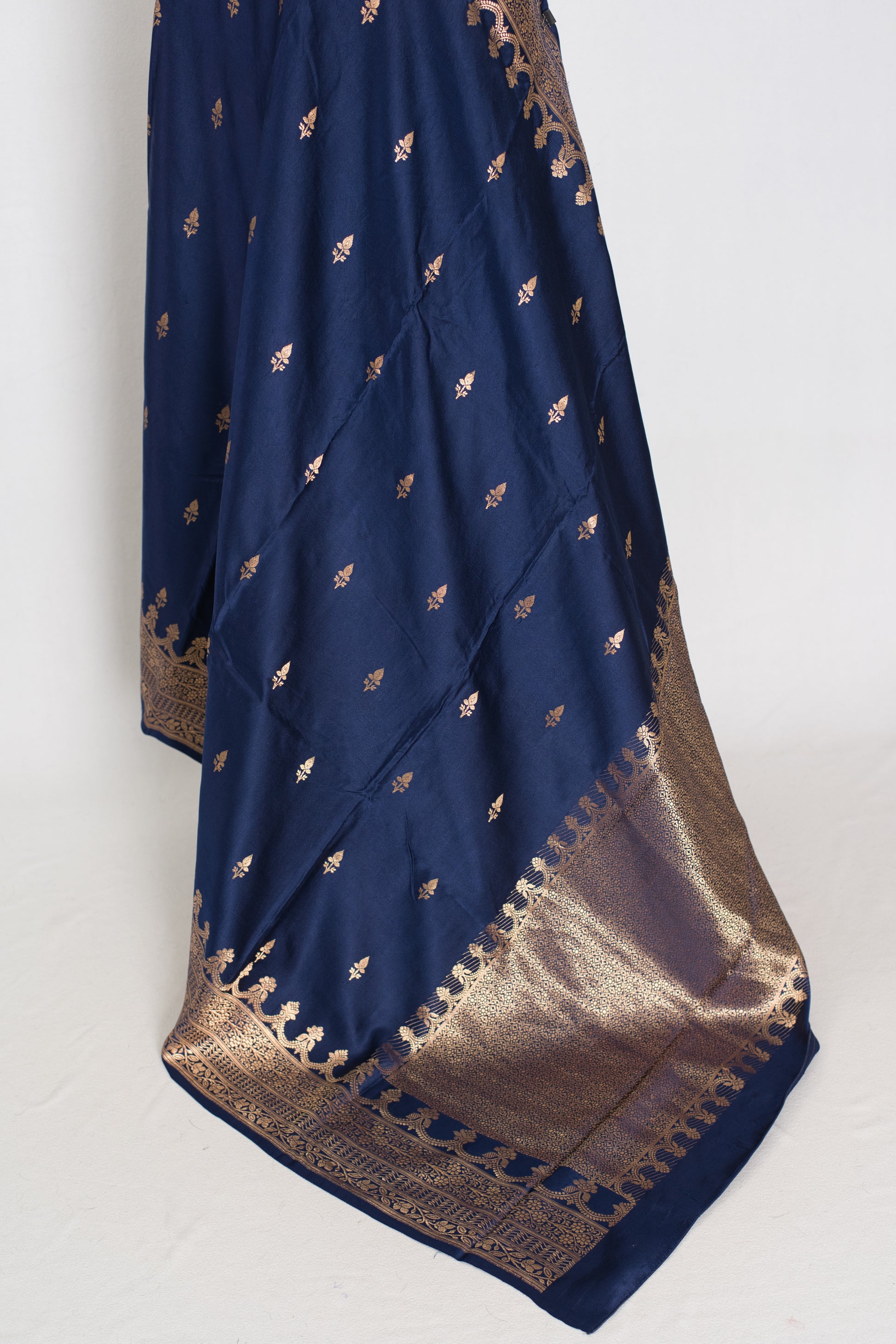 Ayesha | Midnight Blue Premium Mashru Banarasi Silk Saree image 4