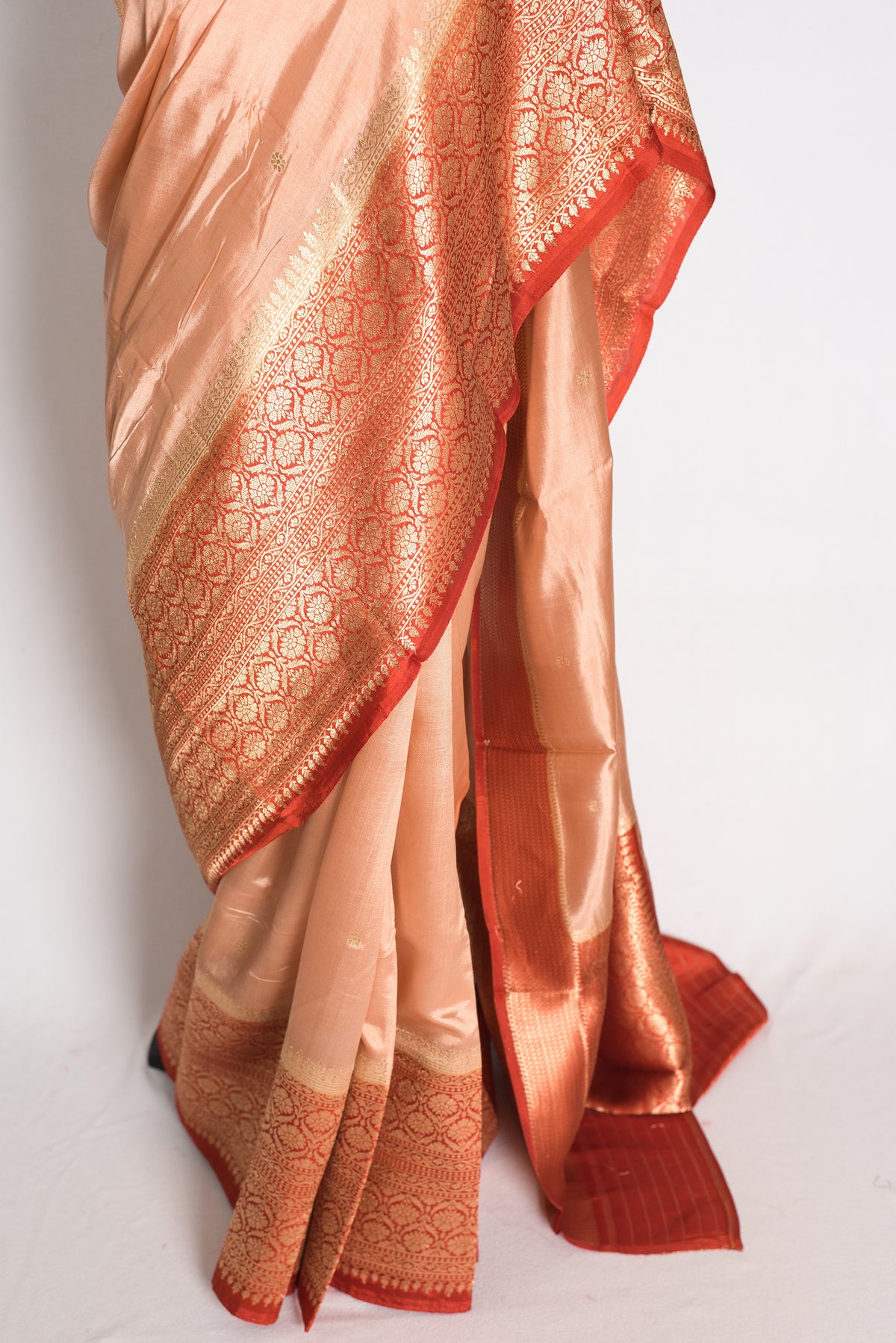 Naima: Sandalwood Brown and Rust Wide Border Mango Silk Banarasi Saree image 6