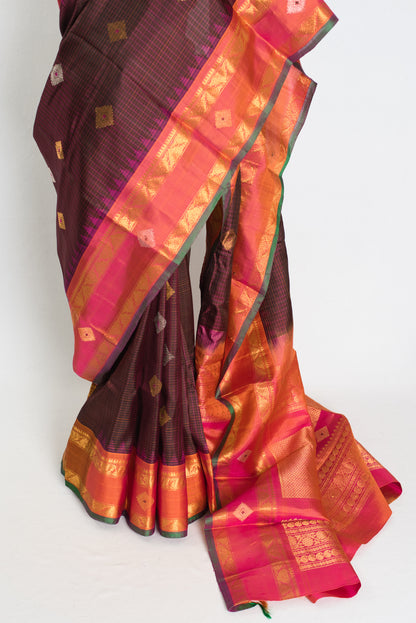Mrinal : Exclusive Checks Kanji Gadwal Silk Saree in Coffee Brown image 5