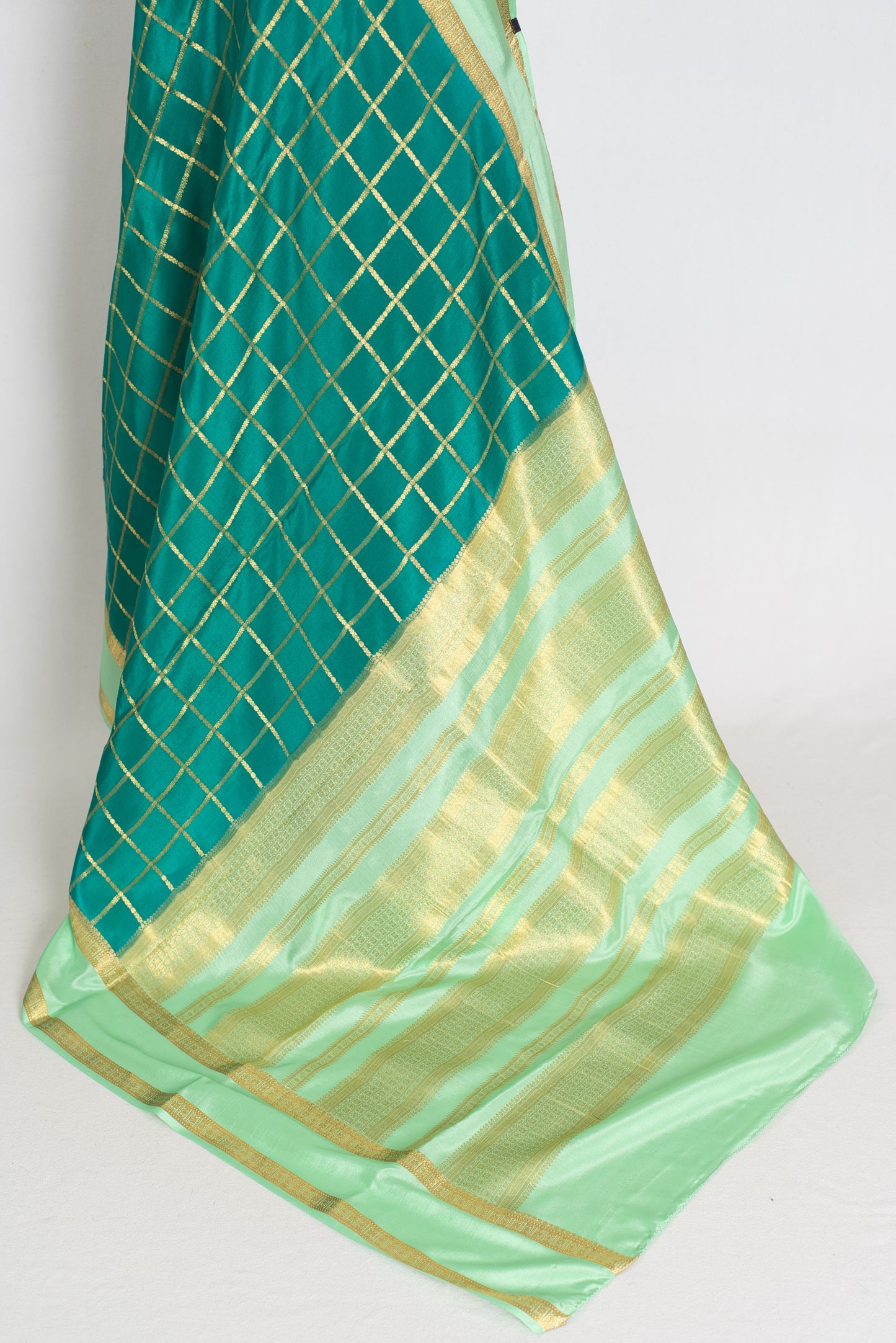 Sutra | Rama Green and Gold 110 gms Mysore Crepe Silk Saree | 38 Size Blouse image 4
