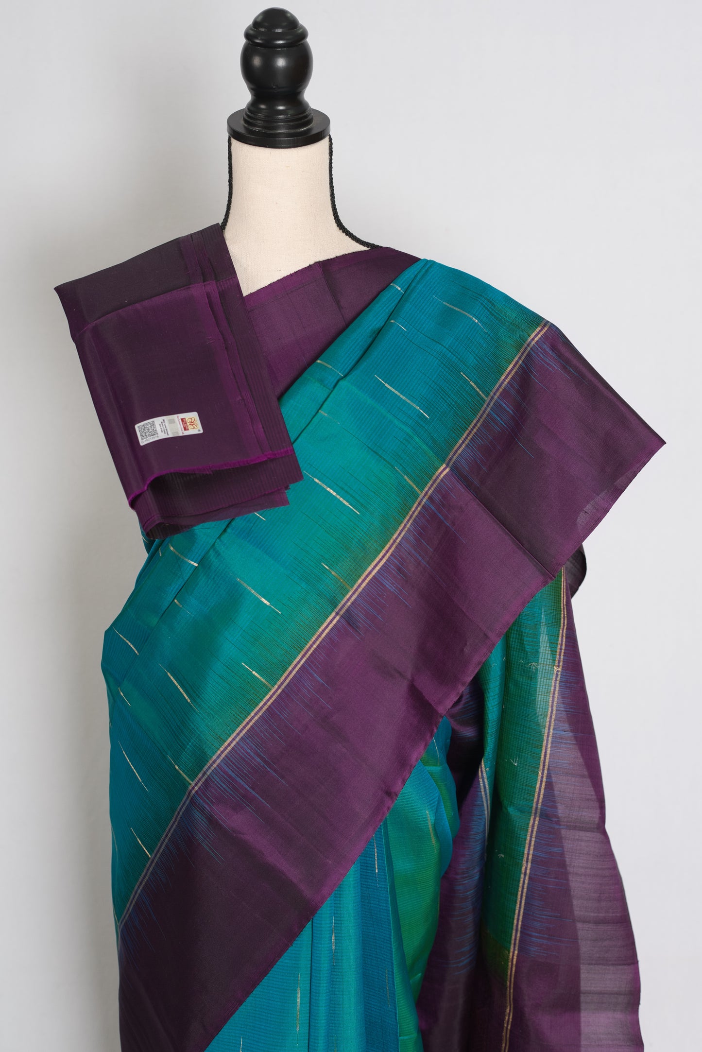 Neha : Peacock Green Dual-Tone Kanjivaram Silk Saree with Dark Purple image 2