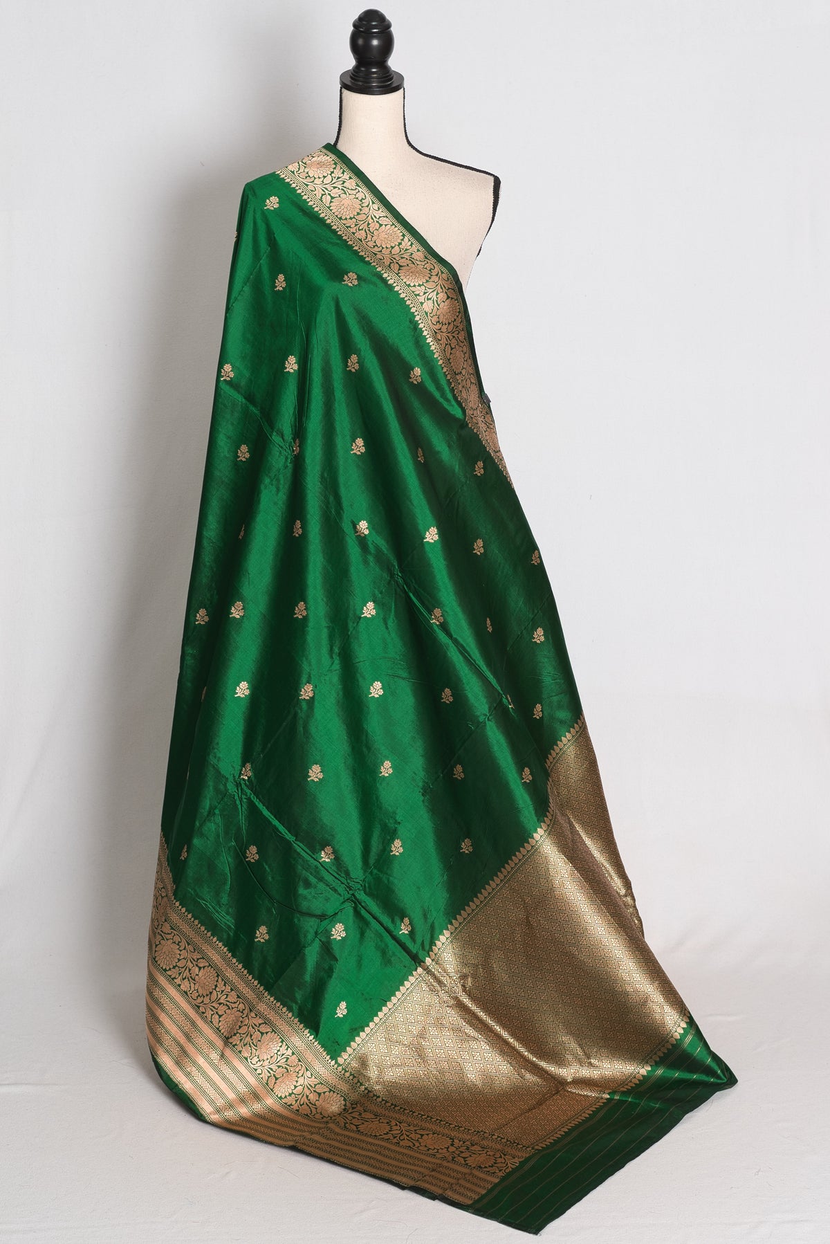 Farheen: Emerald Green and Gold Banarasi Mango Silk Saree with Blouse Piece image 1