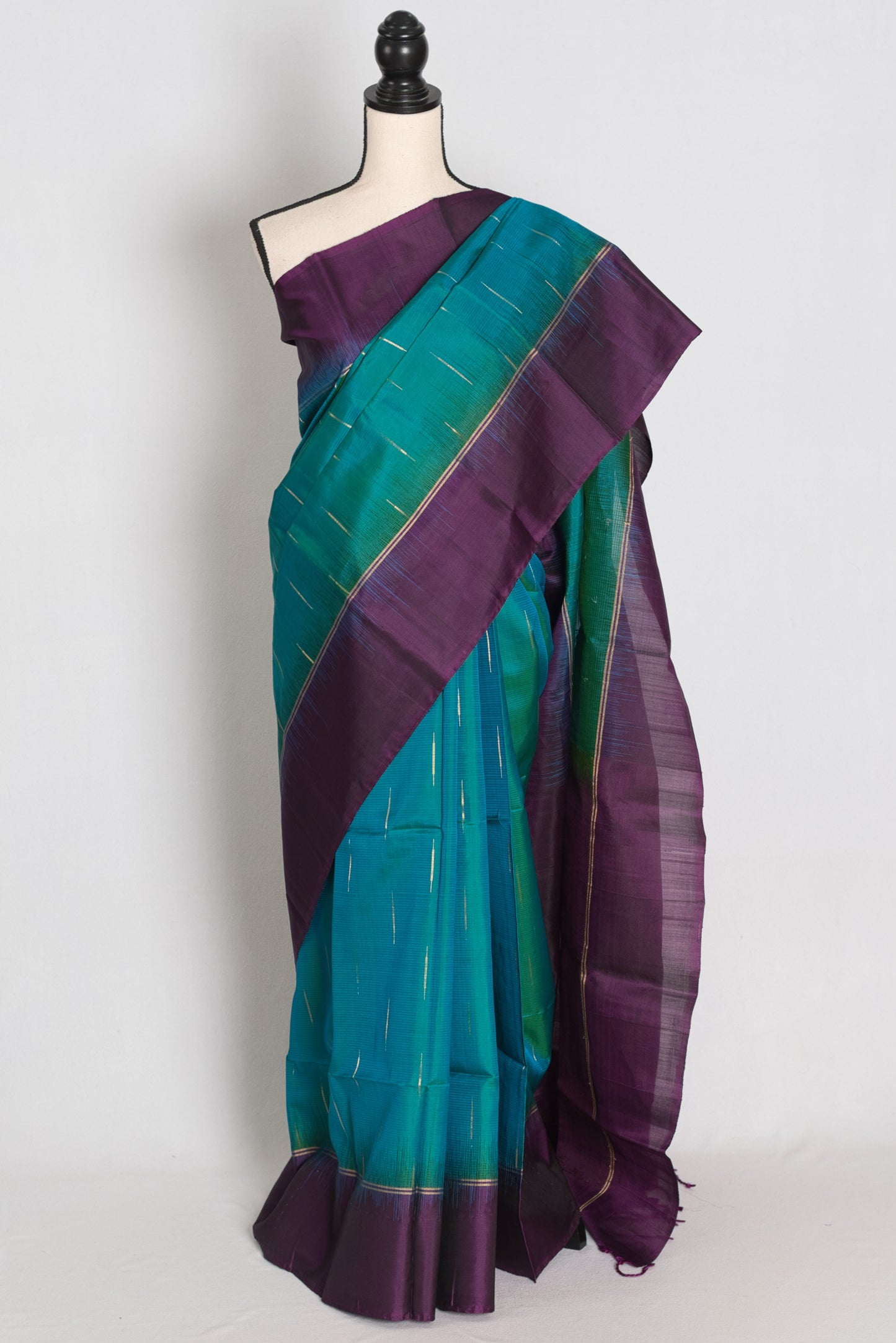 Neha : Peacock Green Dual-Tone Kanjivaram Silk Saree with Dark Purple image 0