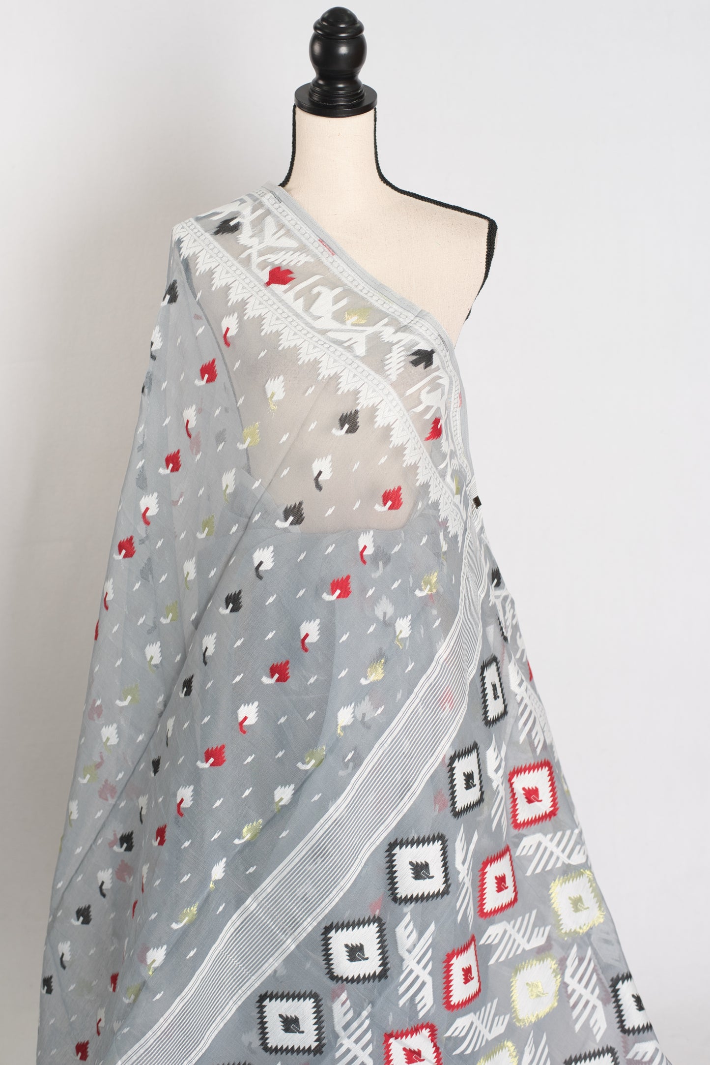 Mandar : Gray Blended Soft Cotton Jamdani Bengali Saree image 3