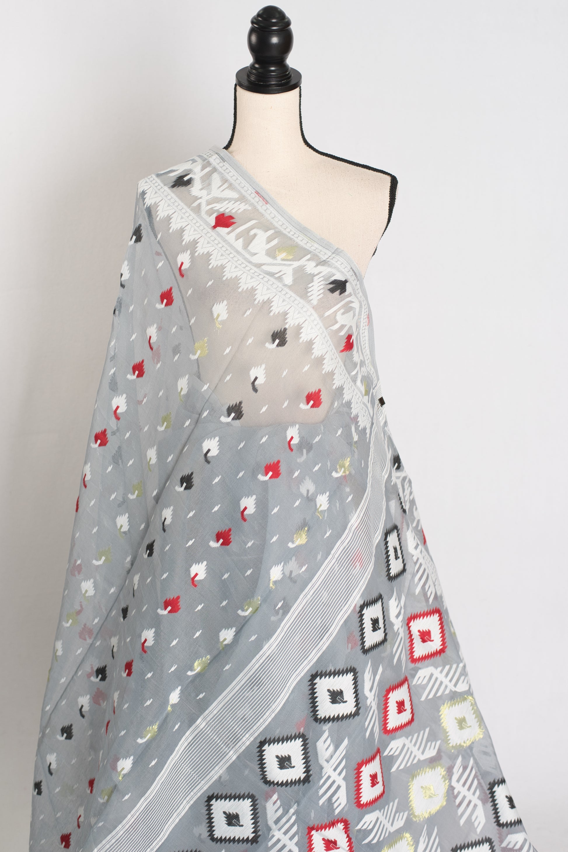 Mandar : Gray Blended Soft Cotton Jamdani Bengali Saree image 3