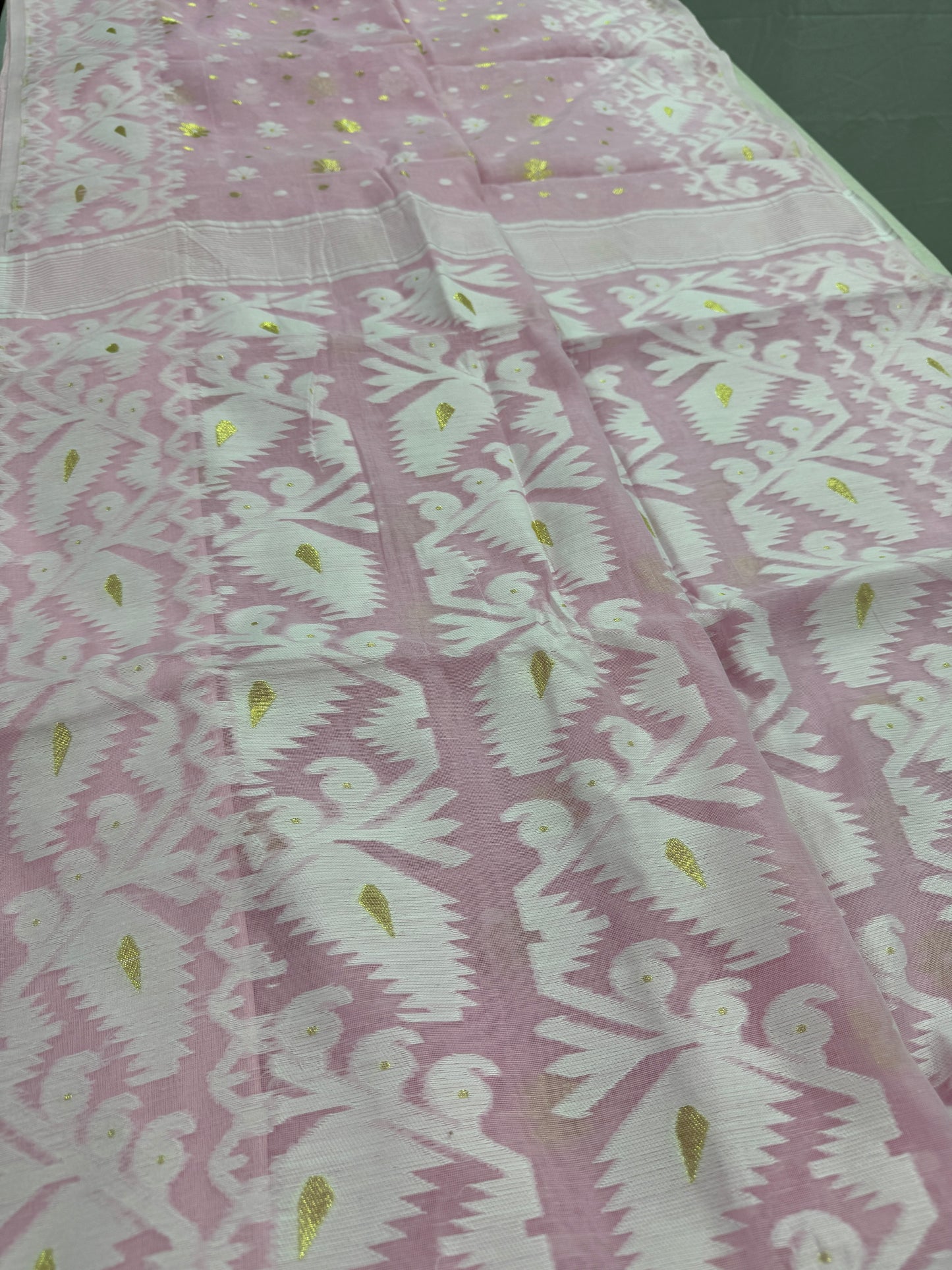 Sanchita : Baby Pink and Gold Blended Soft Cotton Jamdani Saree image 2