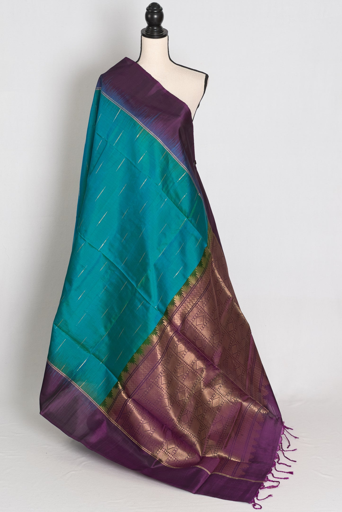 Neha : Peacock Green Dual-Tone Kanjivaram Silk Saree with Dark Purple image 1