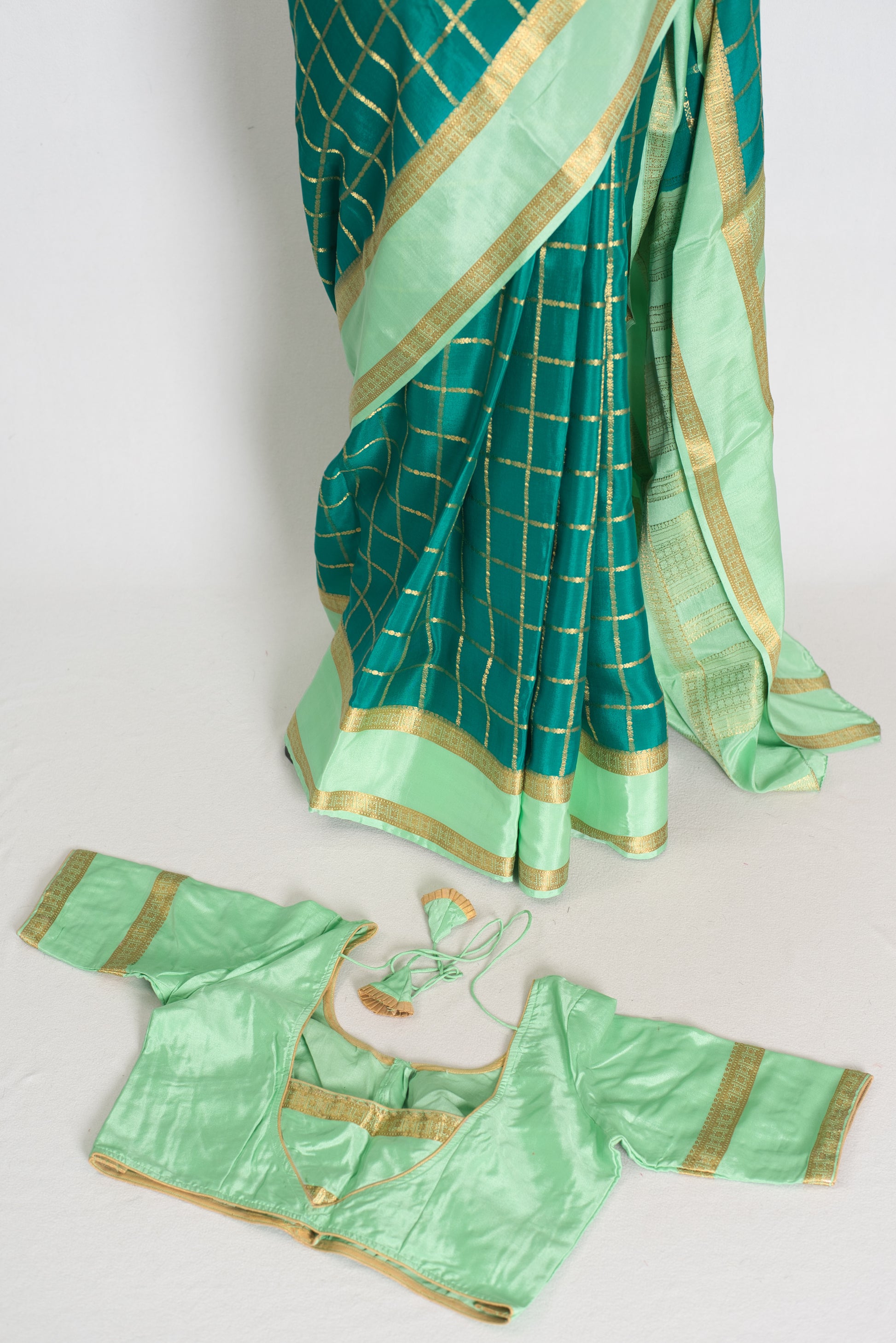 Sutra | Rama Green and Gold 110 gms Mysore Crepe Silk Saree | 38 Size Blouse image 2