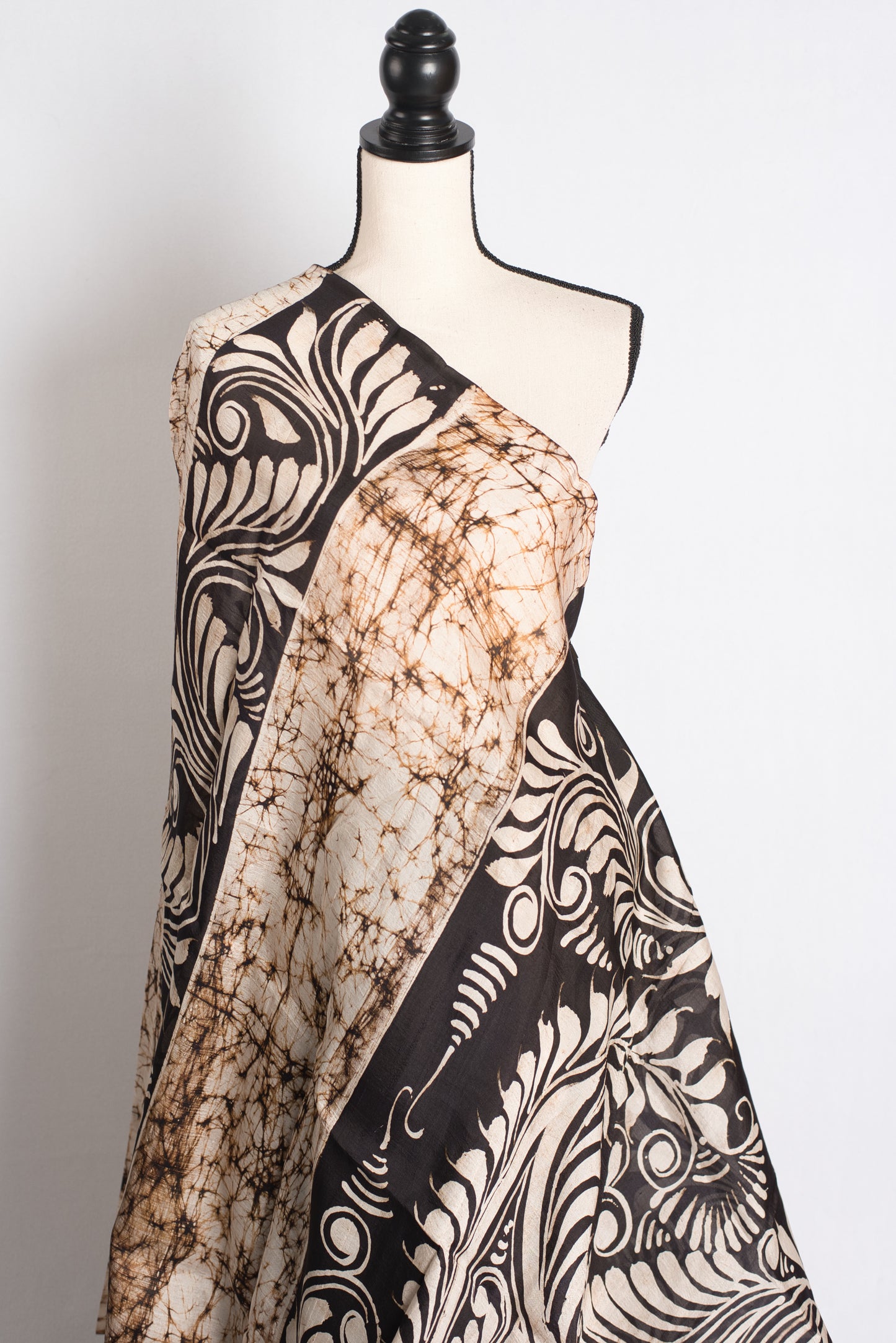 Vritti - Cream and Black Batik Handcrafted Pure Silk Saree image 3