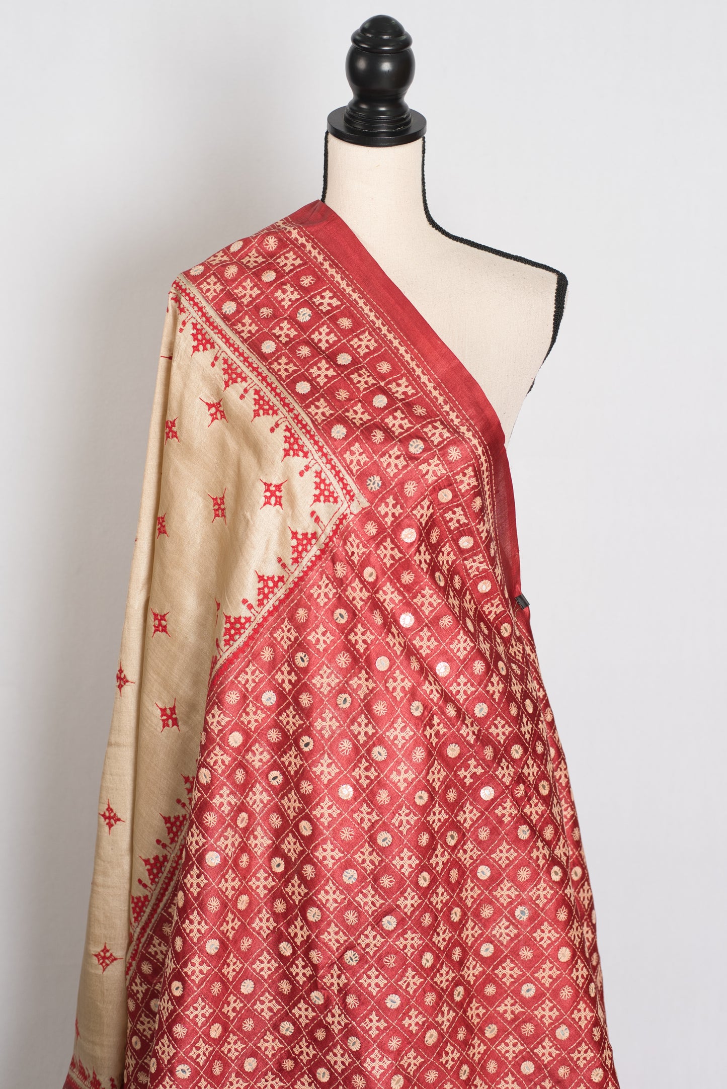 Aarini : Kutch Work Hand Embroidery Tussar Silk Saree in Beige and Red image 4