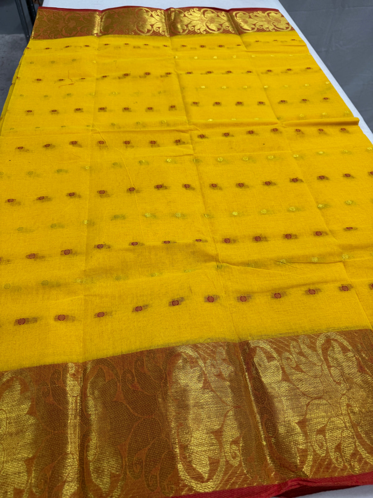 Yellow and Red Tant saree — border detail
