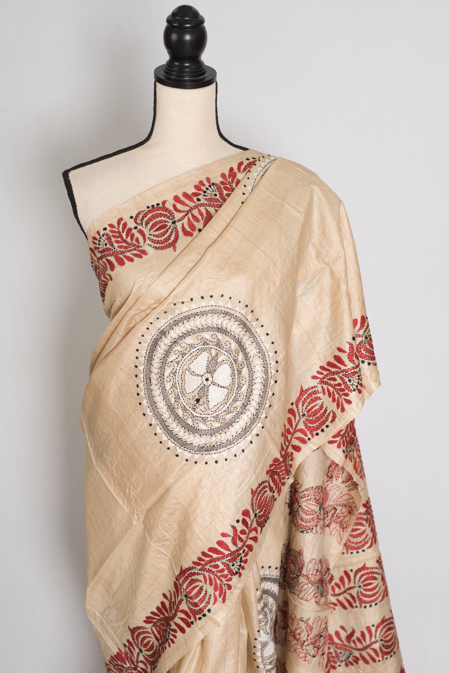 Mati : Pure Gachi Tussar Hand Embroidered Kantha Stitch Saree in Beige image 6