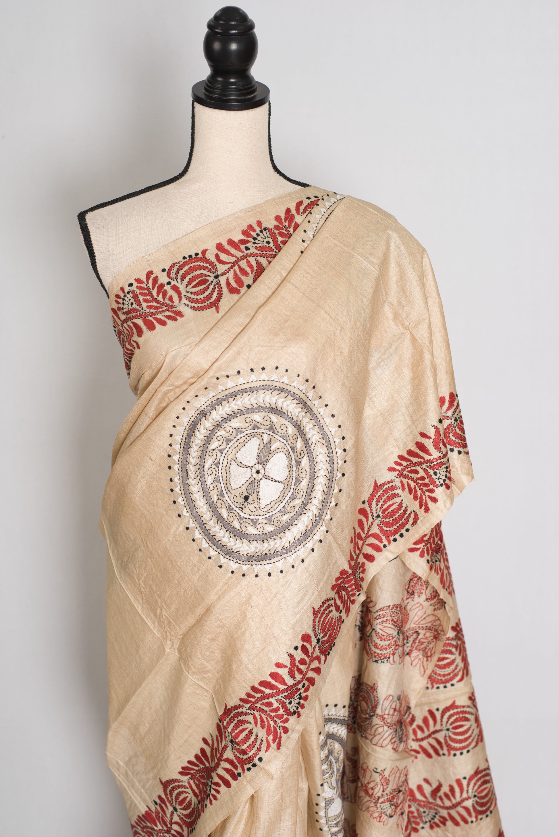 Mati : Pure Gachi Tussar Hand Embroidered Kantha Stitch Saree in Beige image 6