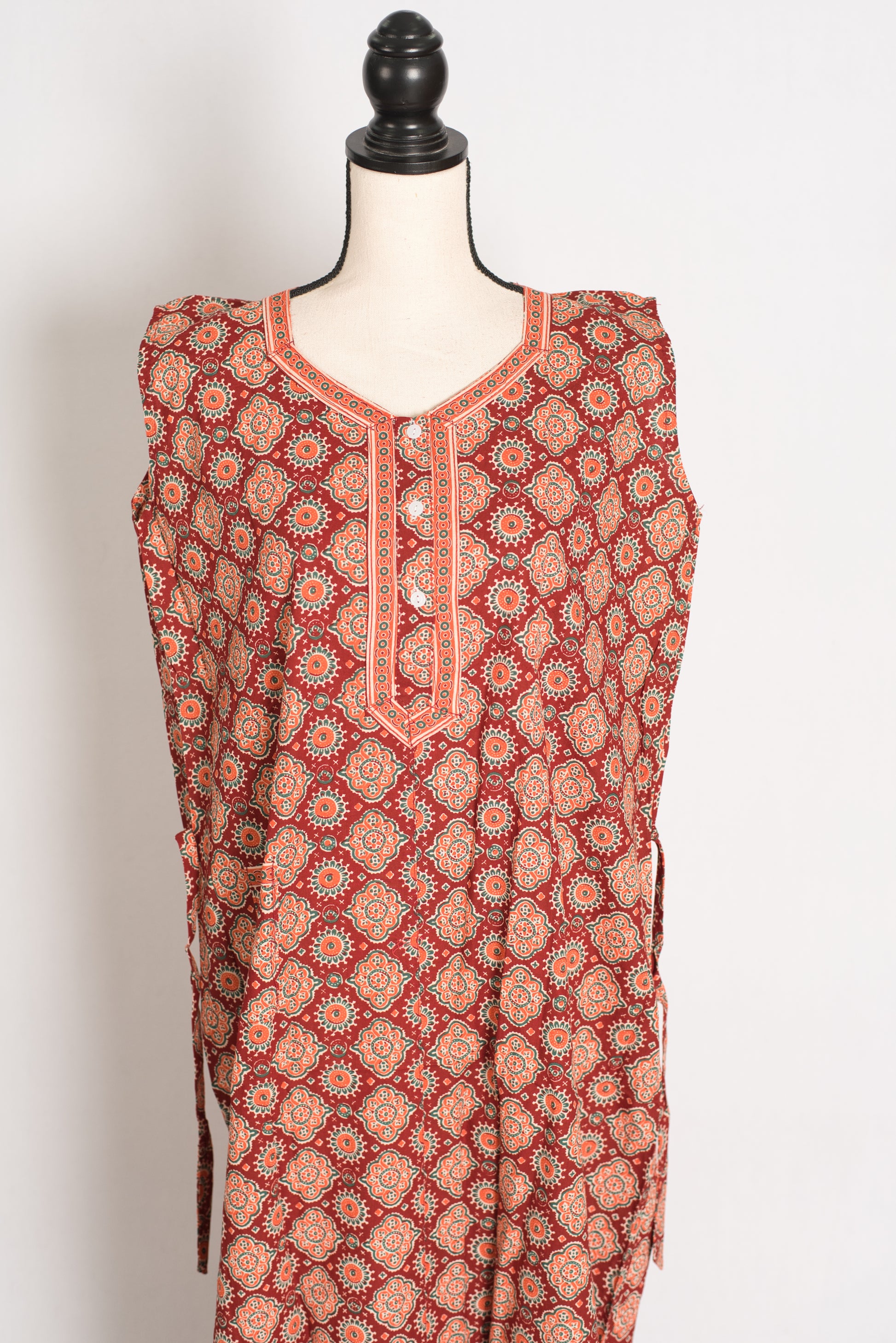 Pure Cotton Dark Red Kalamkari Printed Sleeveless Nighty in Regular Size image 0