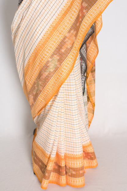 Mala: White Soft Cotton Dhaniakhali Saree with Ganga Jamuna Border image 5