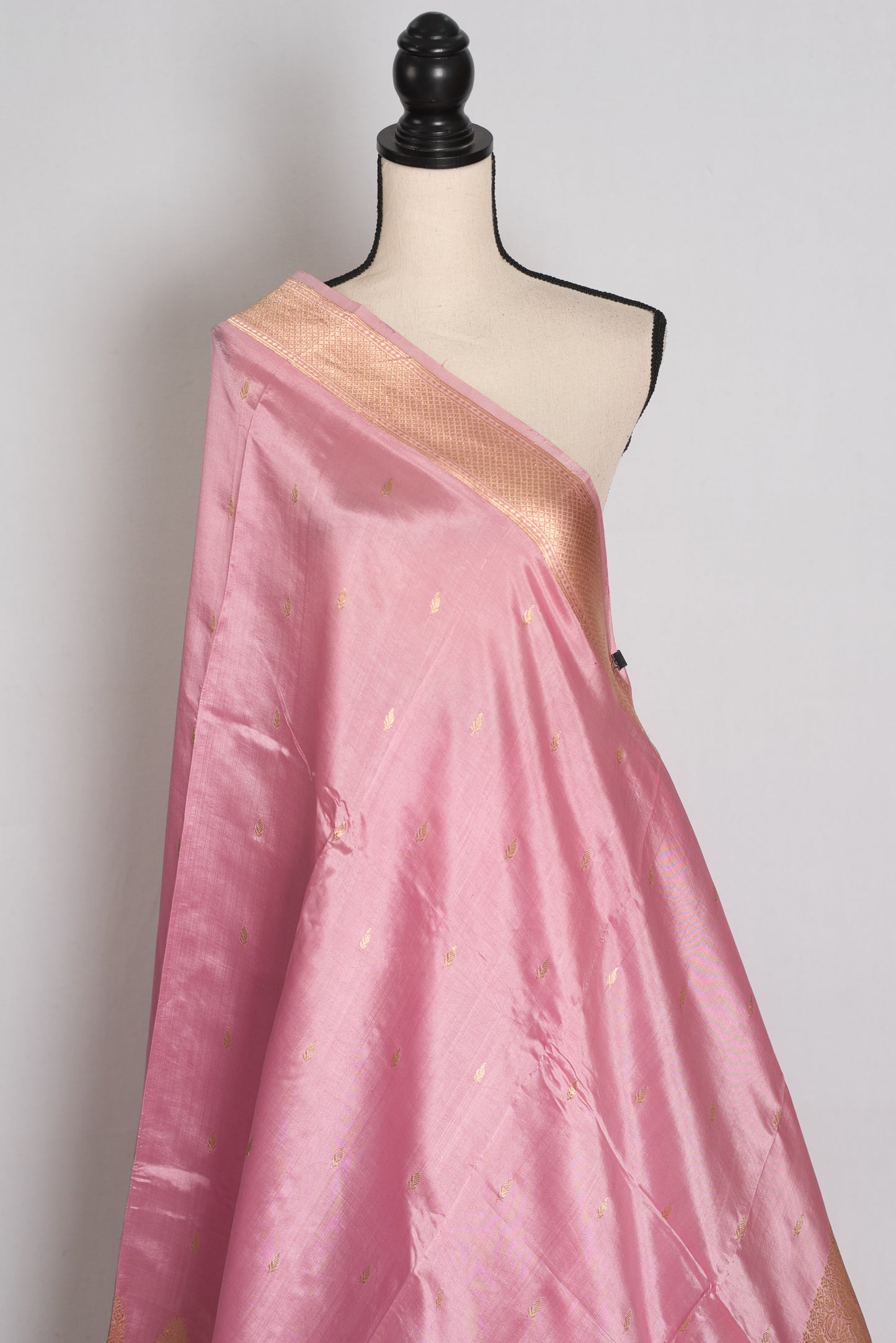 Neha : Onion Pink and Gold Satin Katan Pure Silk Banarasi Saree | Silk Mark image 4
