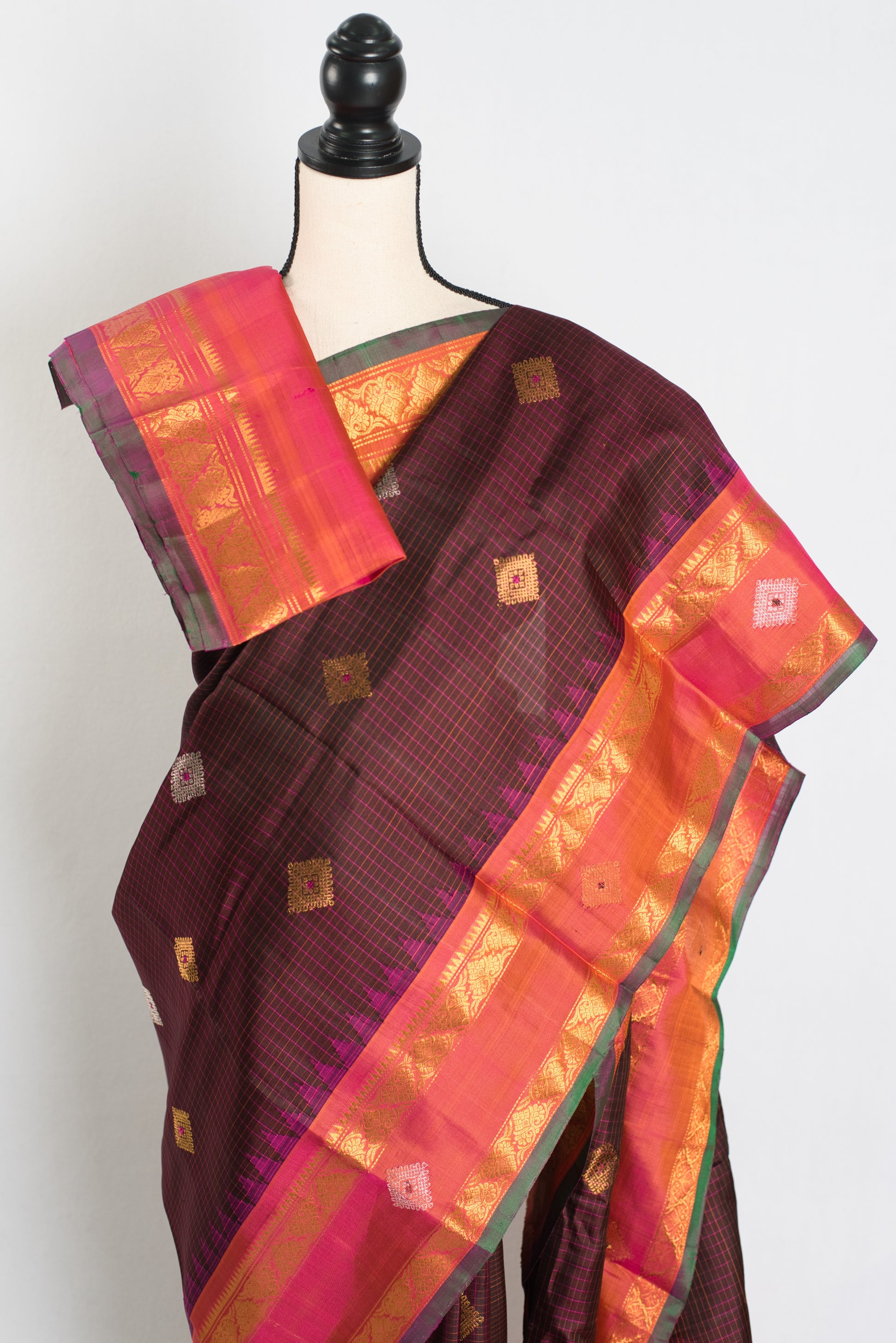 Mrinal : Exclusive Checks Kanji Gadwal Silk Saree in Coffee Brown image 2
