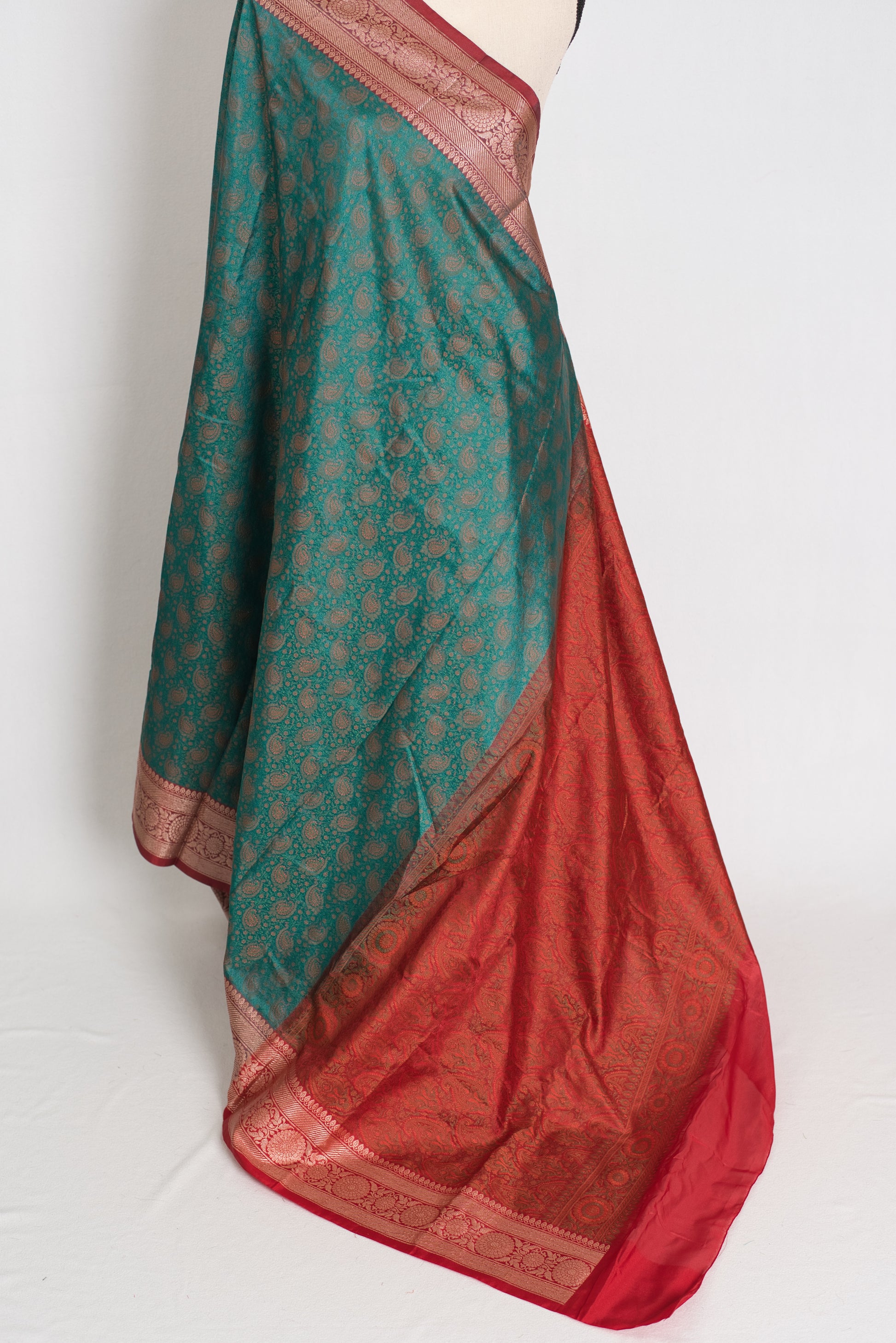 Barnali : Budget Friendly Green and Red Jamawar Banarasi Saree in Blended Silk image 4